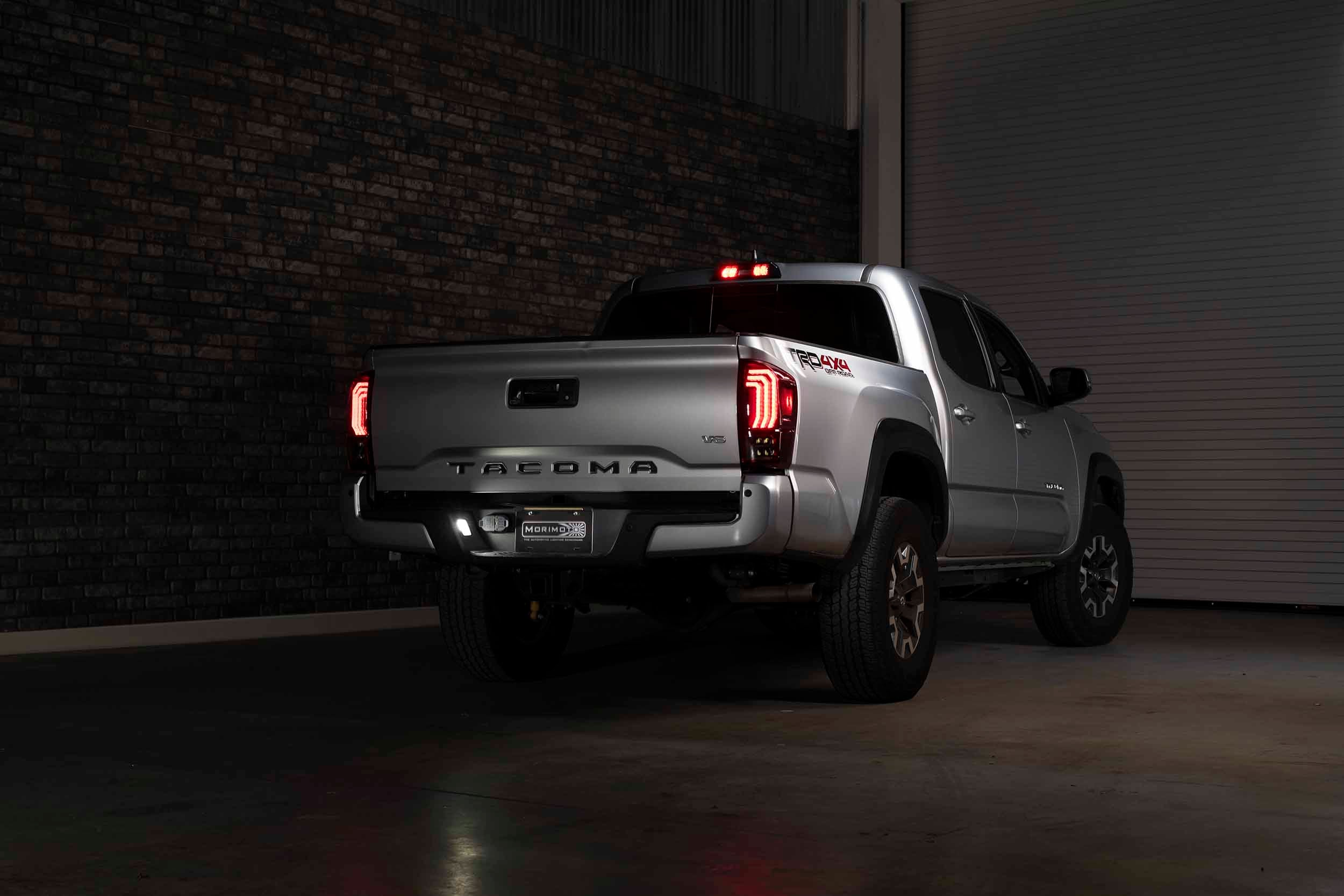 Luz de freno LED de tercera generación Morimoto Toyota Tacoma (16-23) X3B