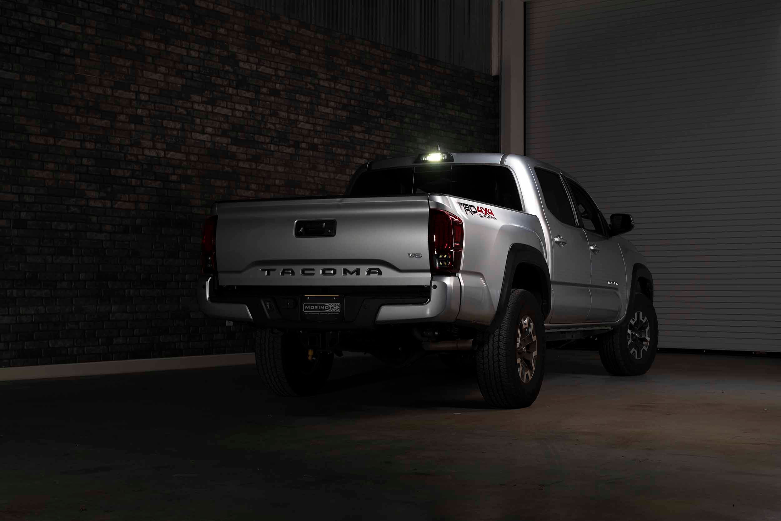 Luz de freno LED de tercera generación Morimoto Toyota Tacoma (16-23) X3B