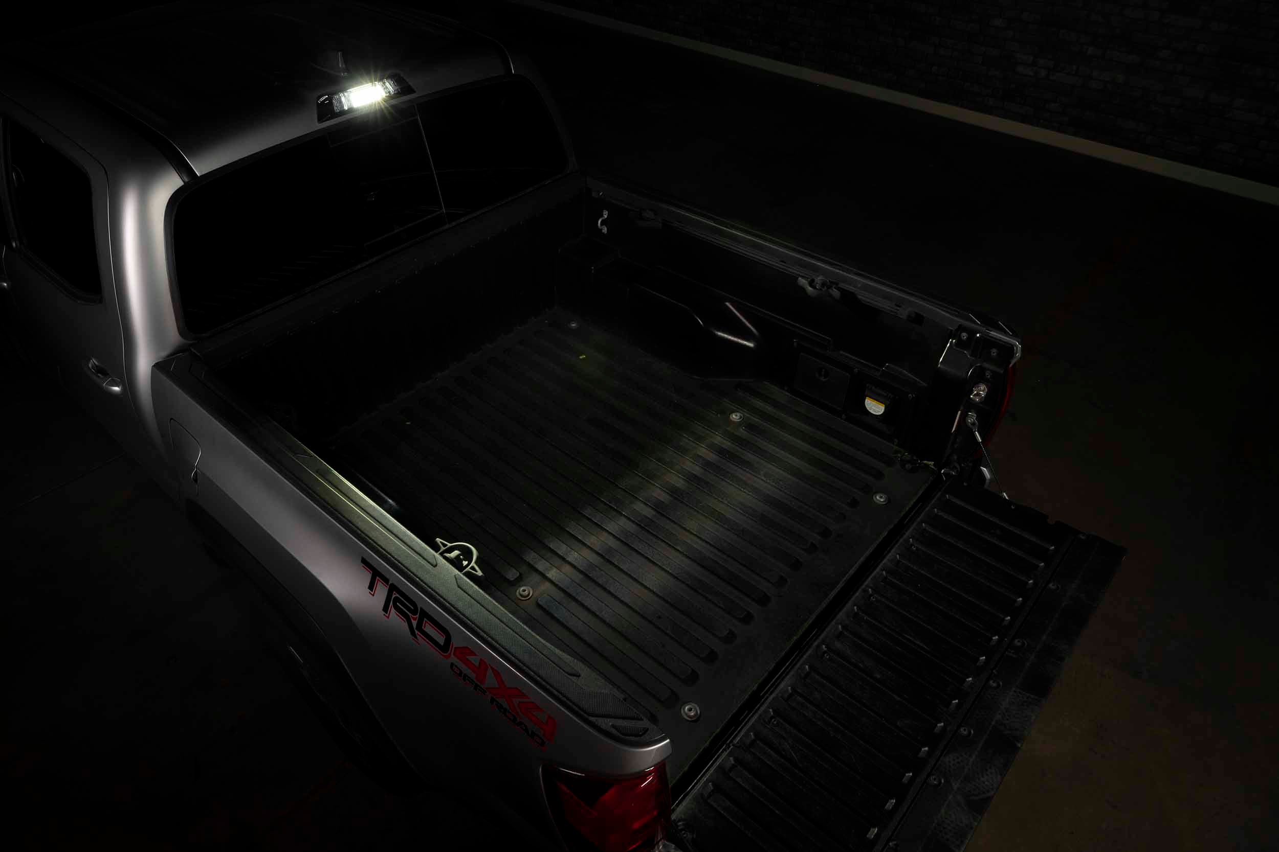 Luz de freno LED de tercera generación Morimoto Toyota Tacoma (16-23) X3B