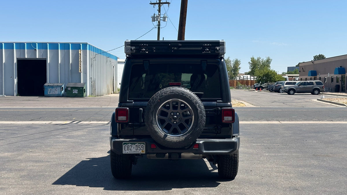 Dirtbox Overland rackless roof top tent for Jeep Wrangler