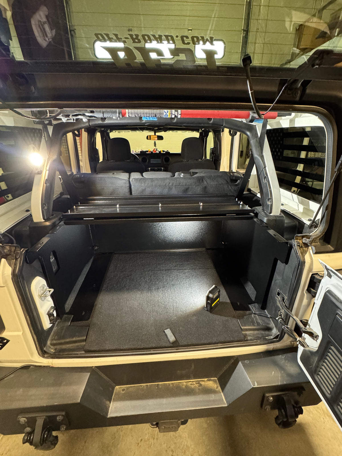 Diabolical Inc Ridgeback for Jeep Wrangler JLU, wall removed