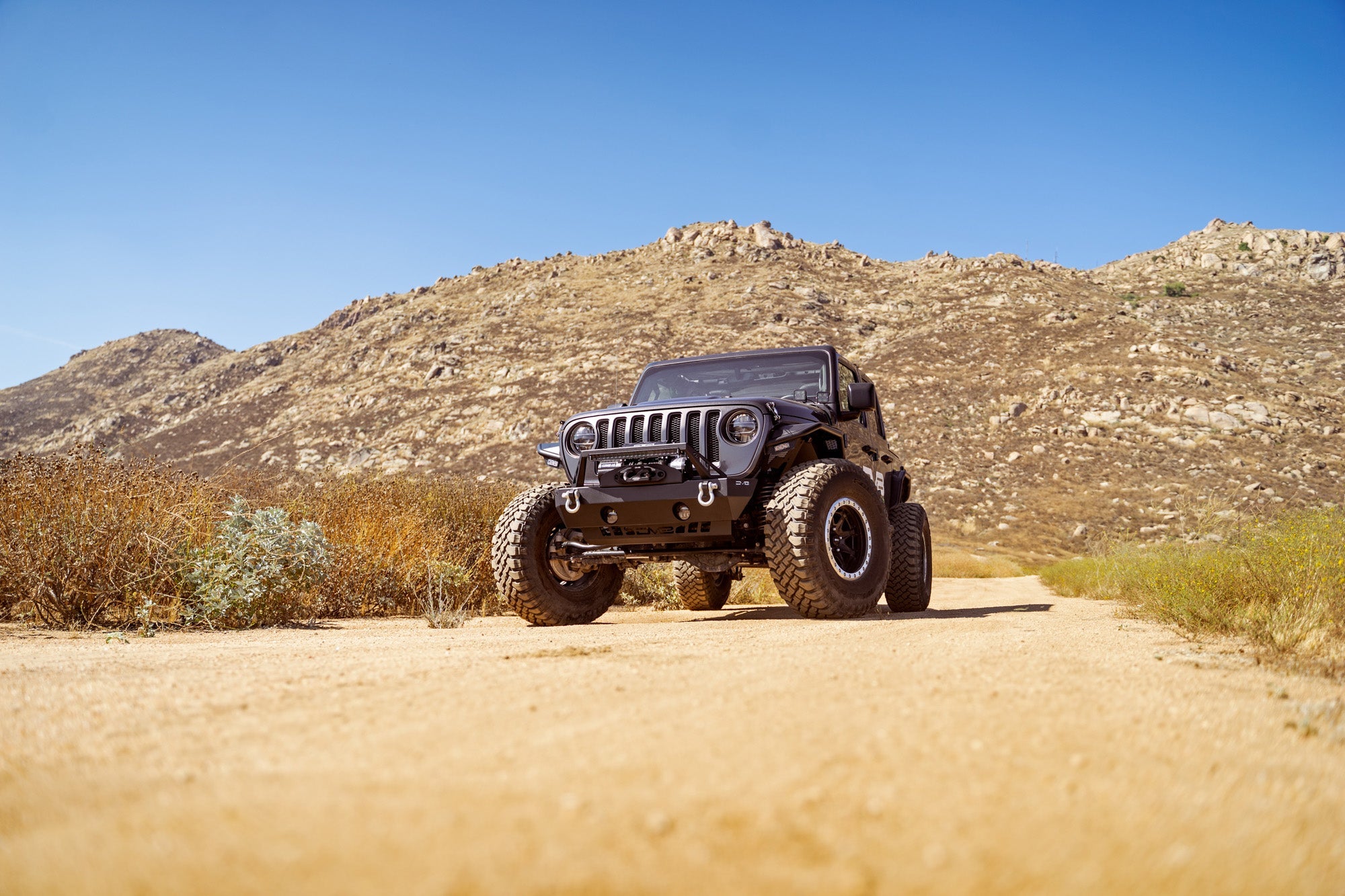 2007-2023-Jeep-Wrangler-Gladiator-FS-25-Stubby-Front-Bumper_Installed_10 - NVMOS