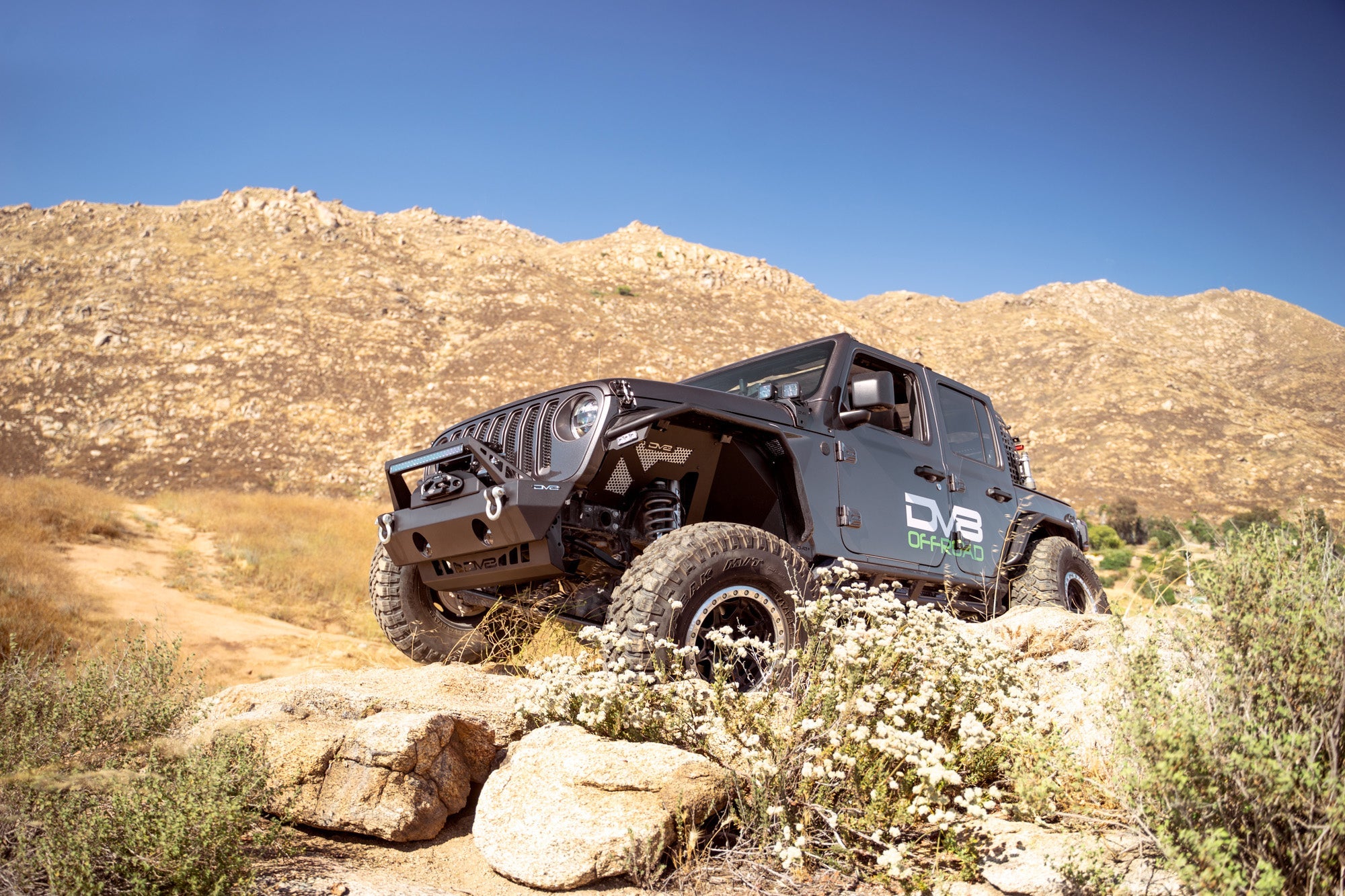 2007-2023-Jeep-Wrangler-Gladiator-FS-25-Stubby-Front-Bumper_Installed_9 - NVMOS