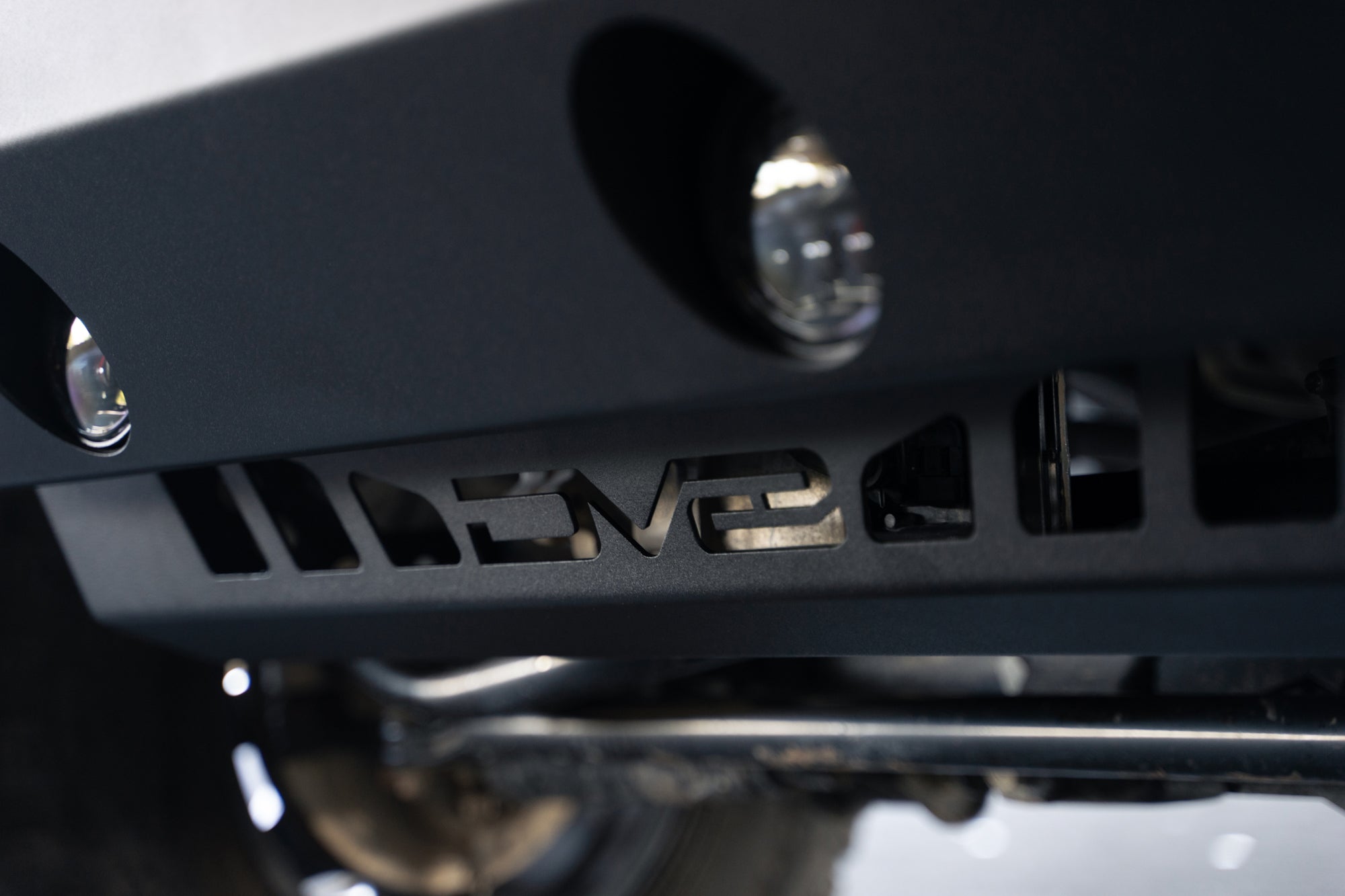 2018-2023-Jeep-JL_JT-Sway-Bar-Disconnect-Skid-Plate_Installed-03 - NVMOS