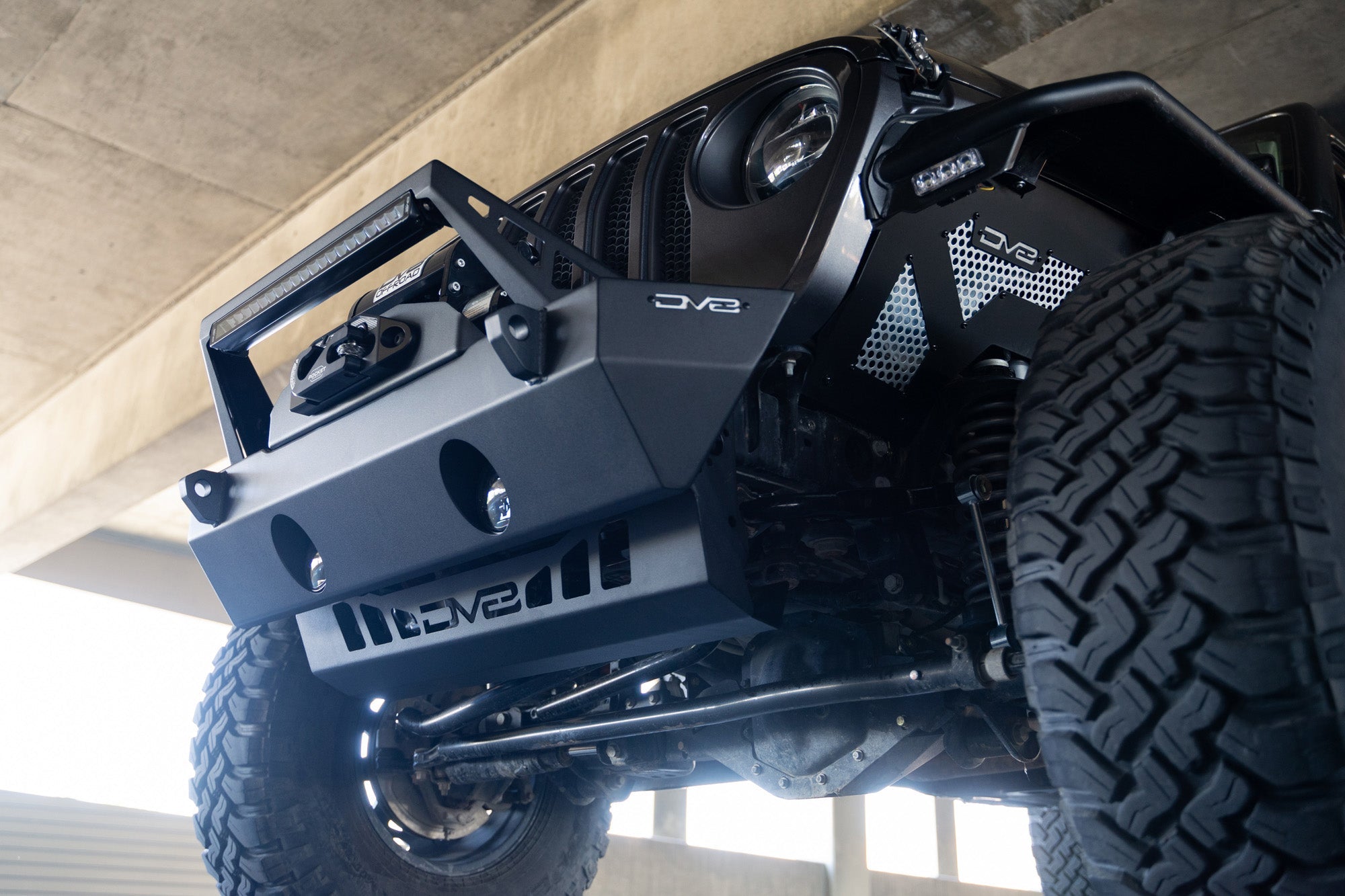 2018-2023-Jeep-JL_JT-Sway-Bar-Disconnect-Skid-Plate_Installed-06 - NVMOS