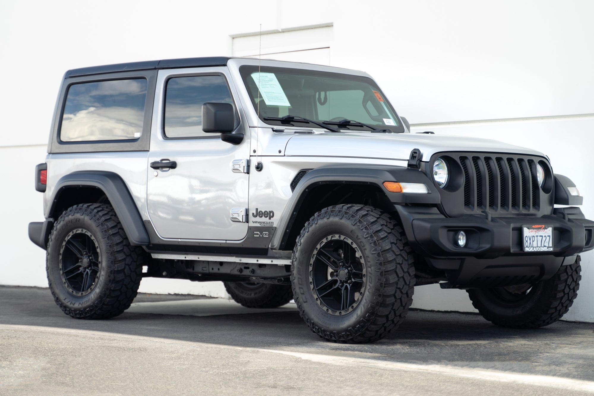 2018-2023-Jeep-Wrangler-JL-2-Door-Rock-Skins_Installed-02 - NVMOS