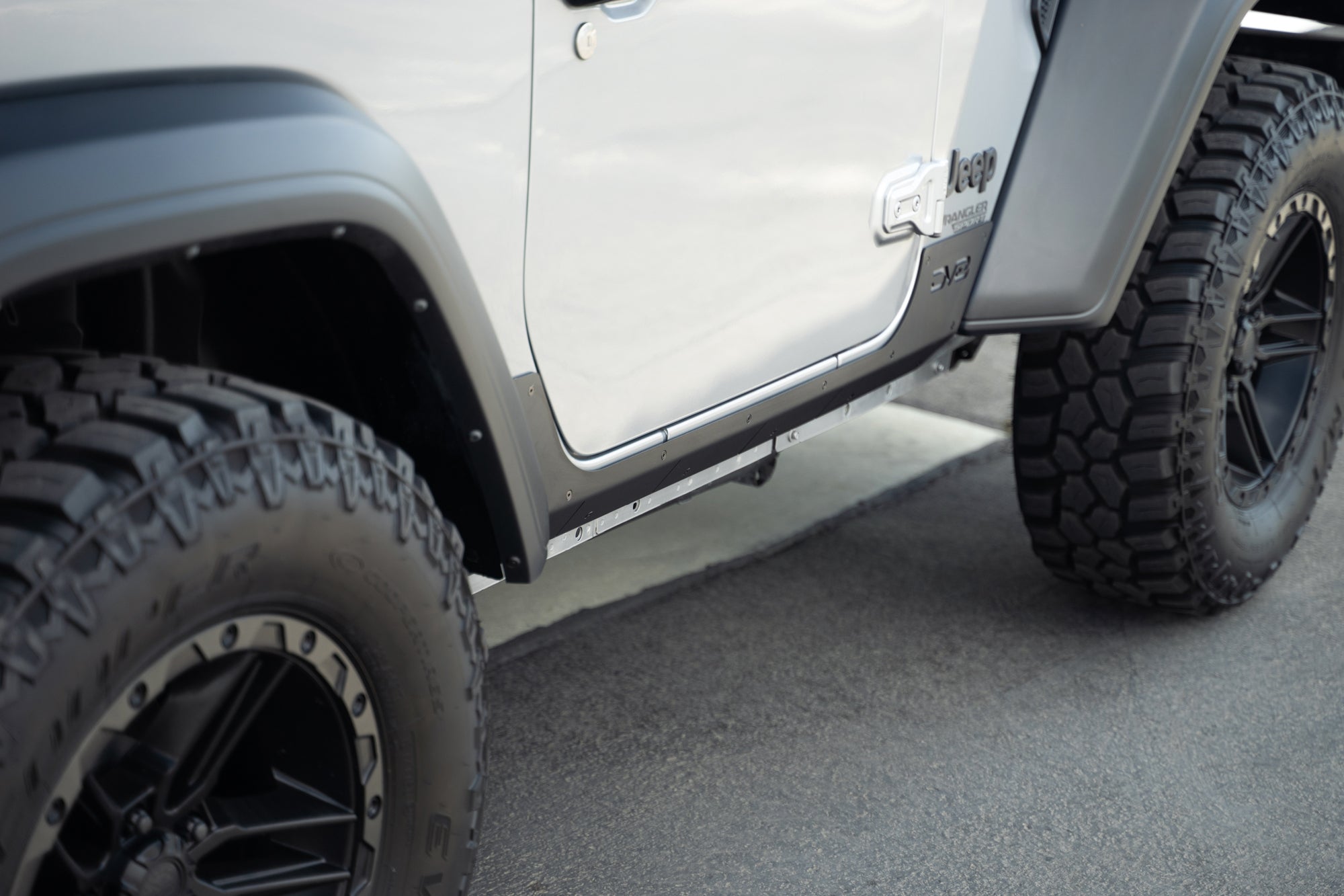2018-2023-Jeep-Wrangler-JL-2-Door-Rock-Skins_Installed-04 - NVMOS