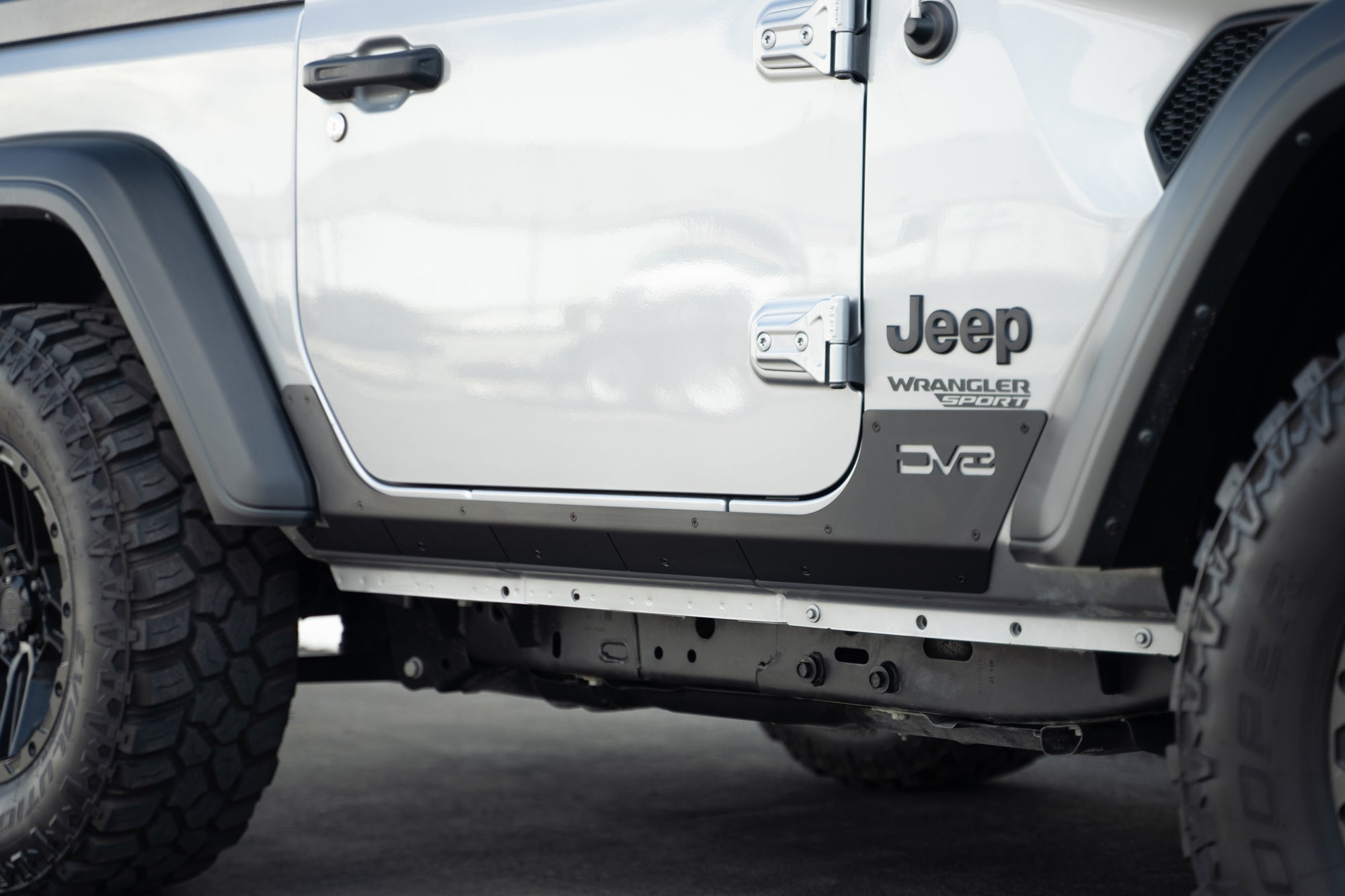 2018-2023-Jeep-Wrangler-JL-2-Door-Rock-Skins_Installed-05 - NVMOS