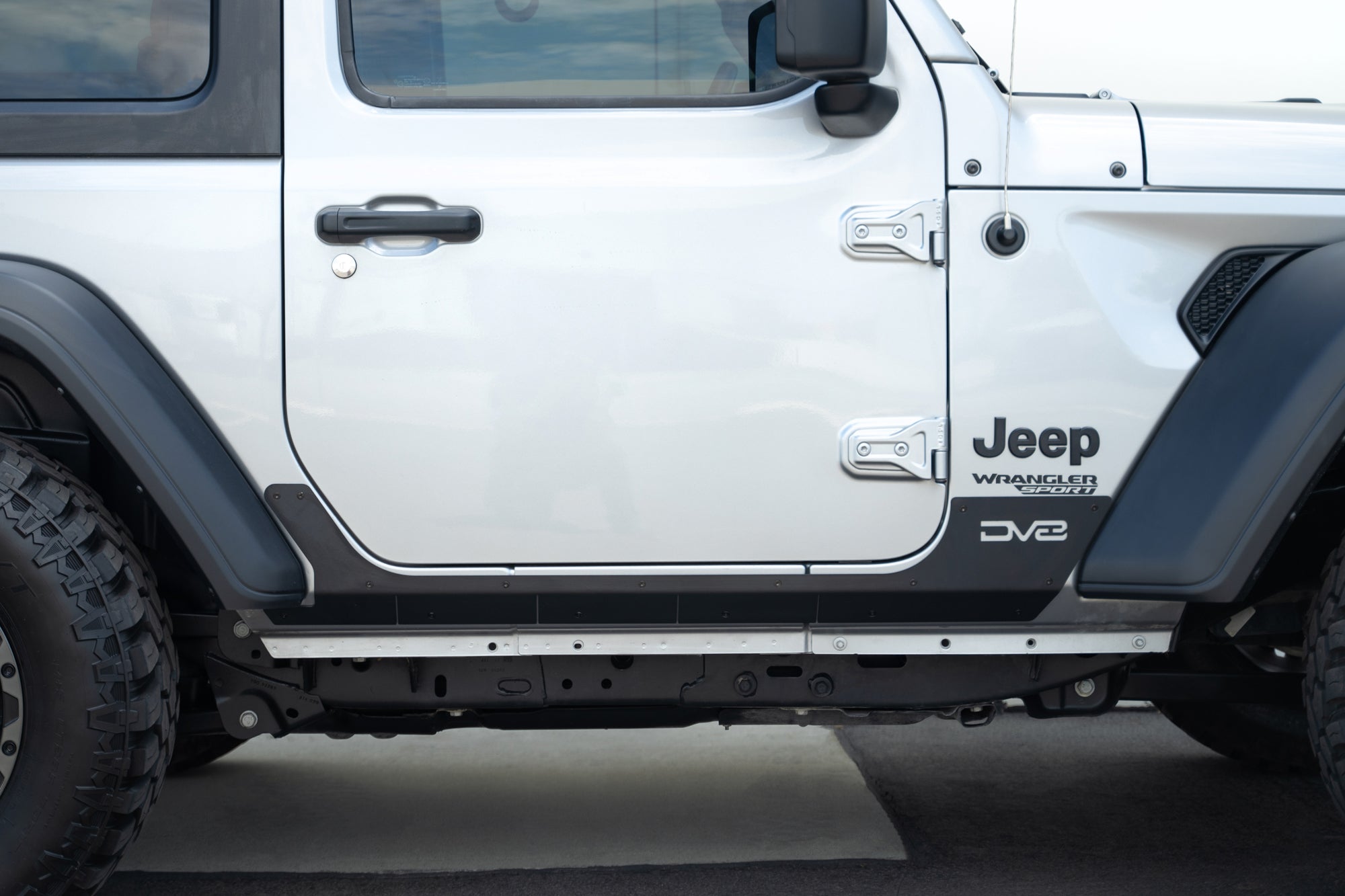 2018-2023-Jeep-Wrangler-JL-2-Door-Rock-Skins_Installed-06 - NVMOS