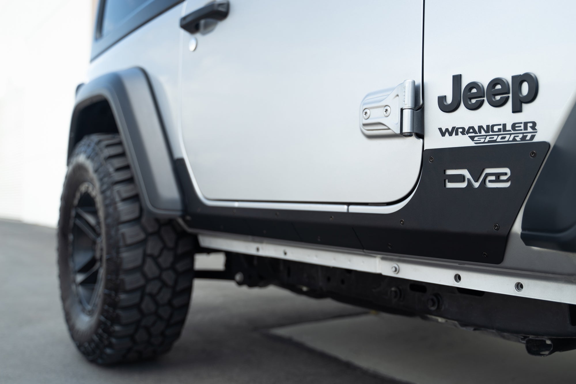 2018-2023-Jeep-Wrangler-JL-2-Door-Rock-Skins_Installed-08 - NVMOS