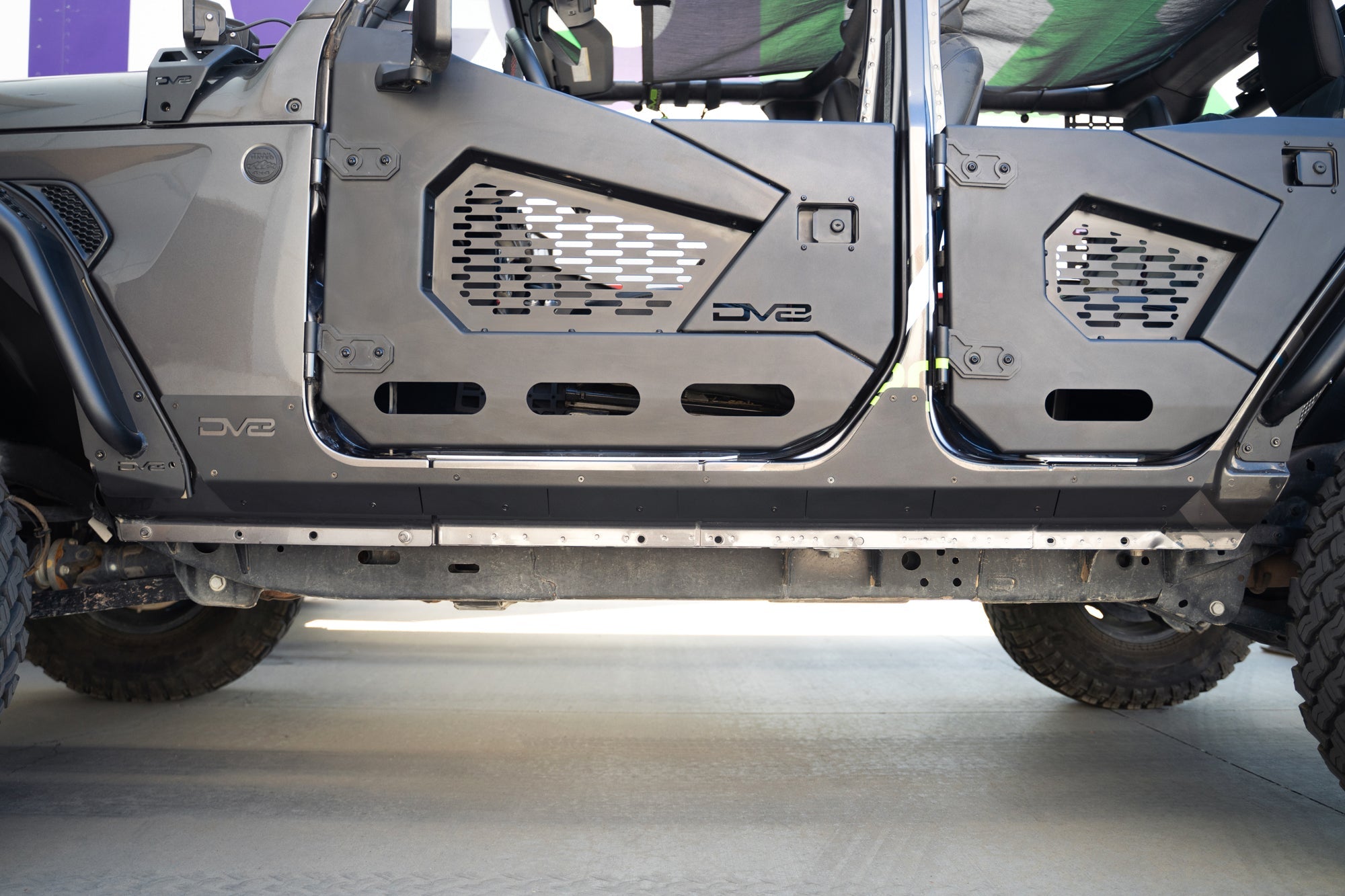 2018-2023-Jeep-Wrangler-JL-4-Door-Rock-Skins_Installed-01 - NVMOS