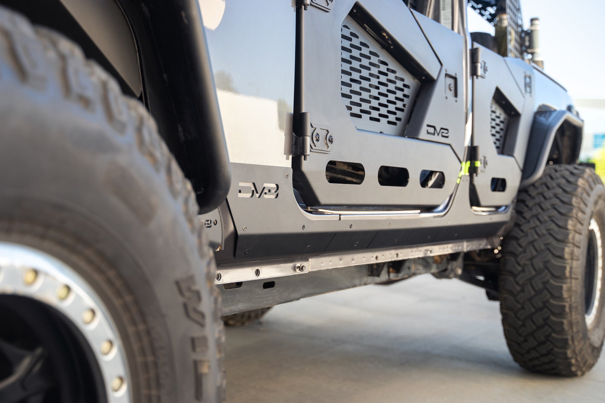 2018-2023-Jeep-Wrangler-JL-4-Door-Rock-Skins_Installed-02 - NVMOS