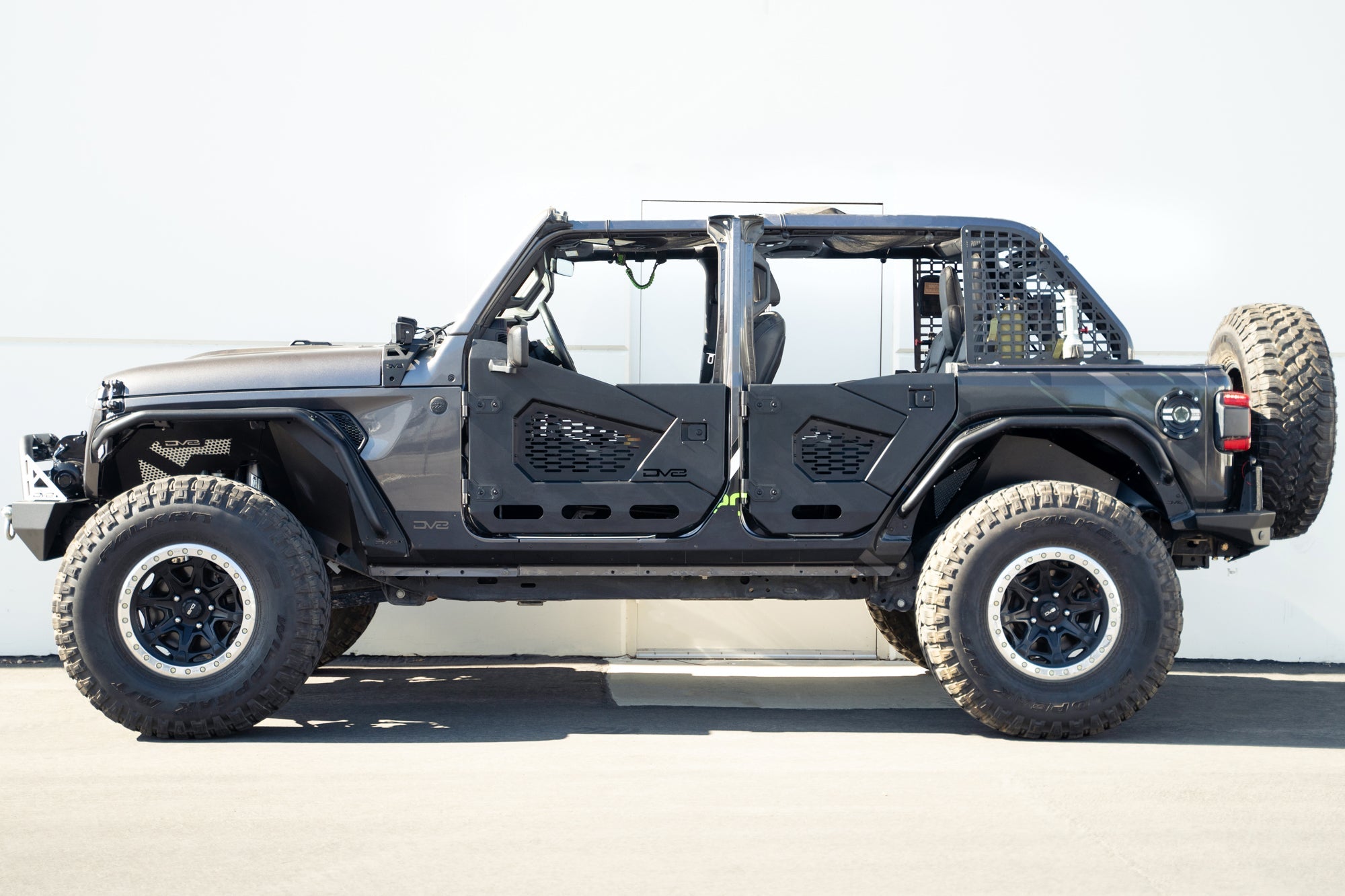 2018-2023-Jeep-Wrangler-JL-4-Door-Rock-Skins_Installed-03 - NVMOS