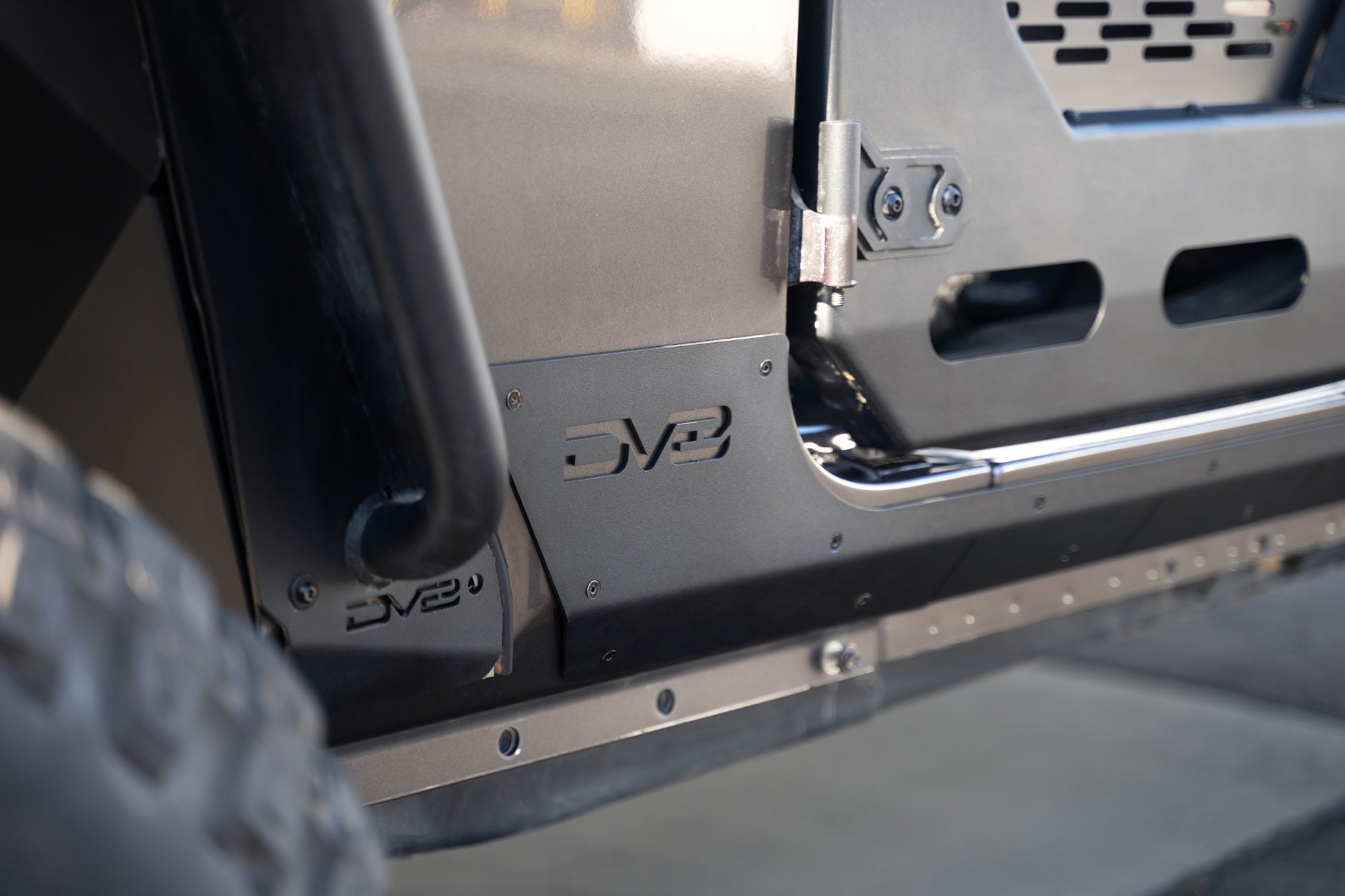 2018-2023-Jeep-Wrangler-JL-4-Door-Rock-Skins_Installed-08 - NVMOS