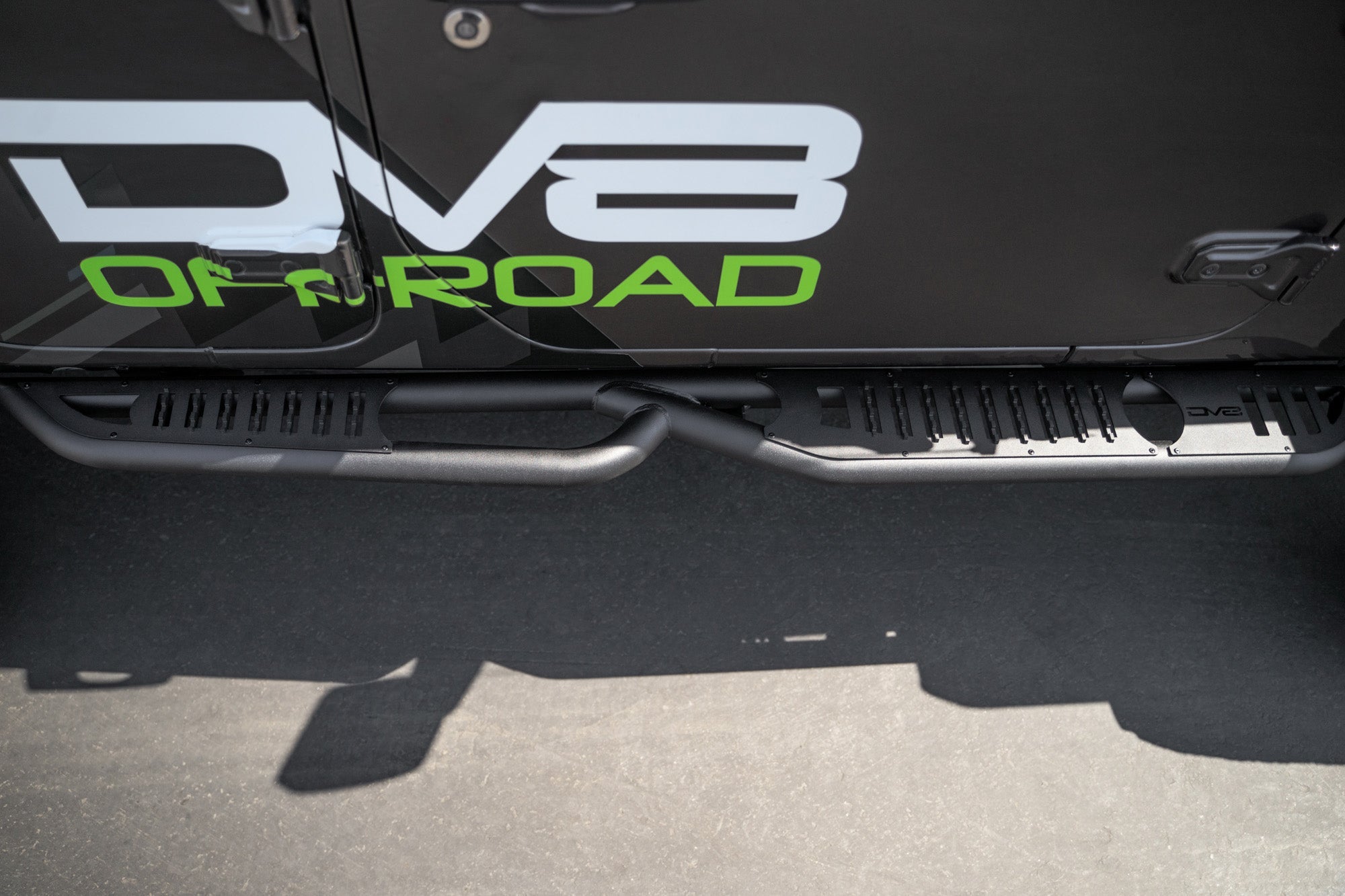 2018-2023-Jeep-Wrangler-JL-OE-Plus-4-Door-Side-Steps_installed_9 - NVMOS