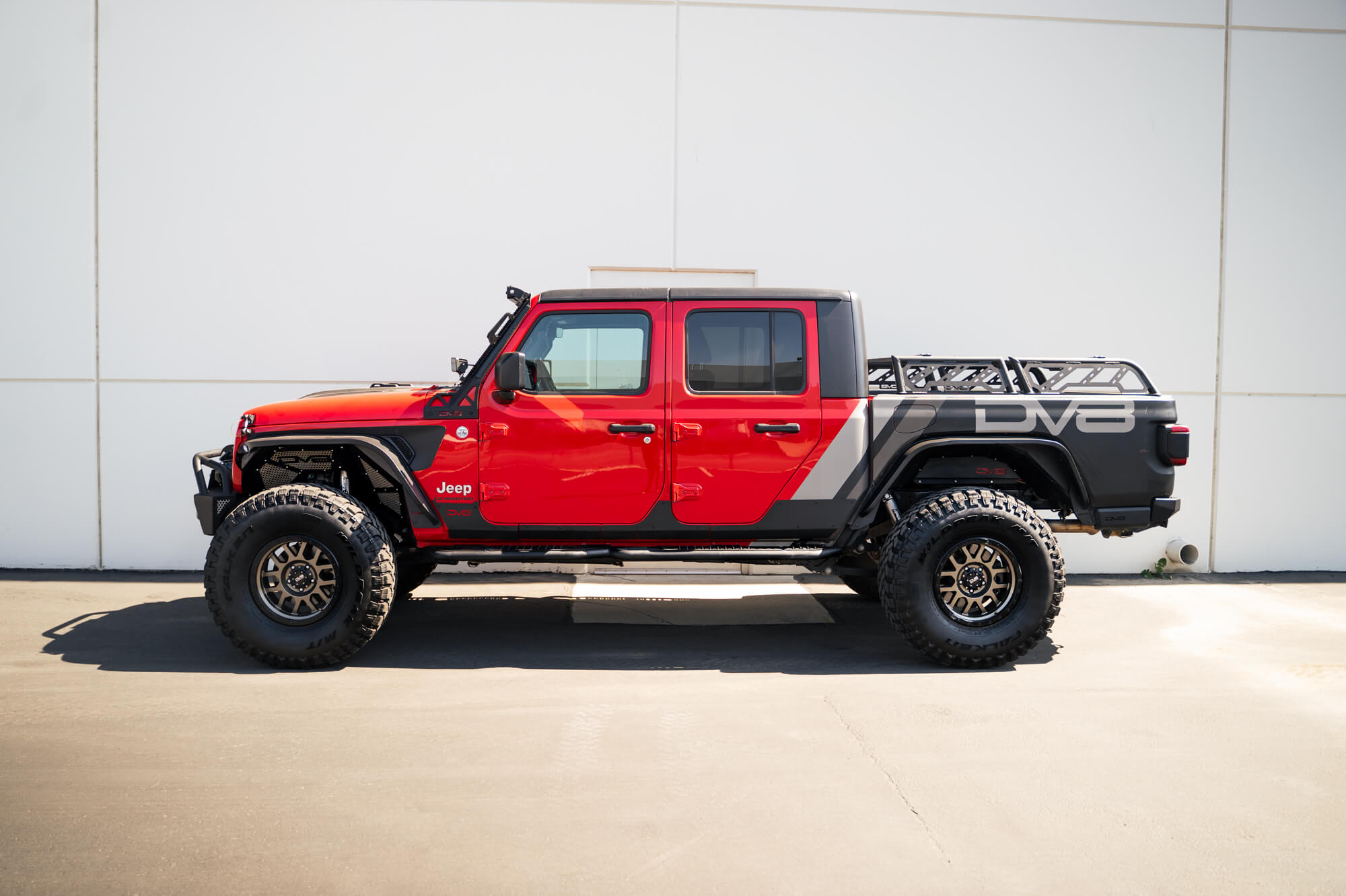 2020-2023-Jeep-Gladiator-JT-OE-Plus-Side-Steps_Installed-1 - NVMOS