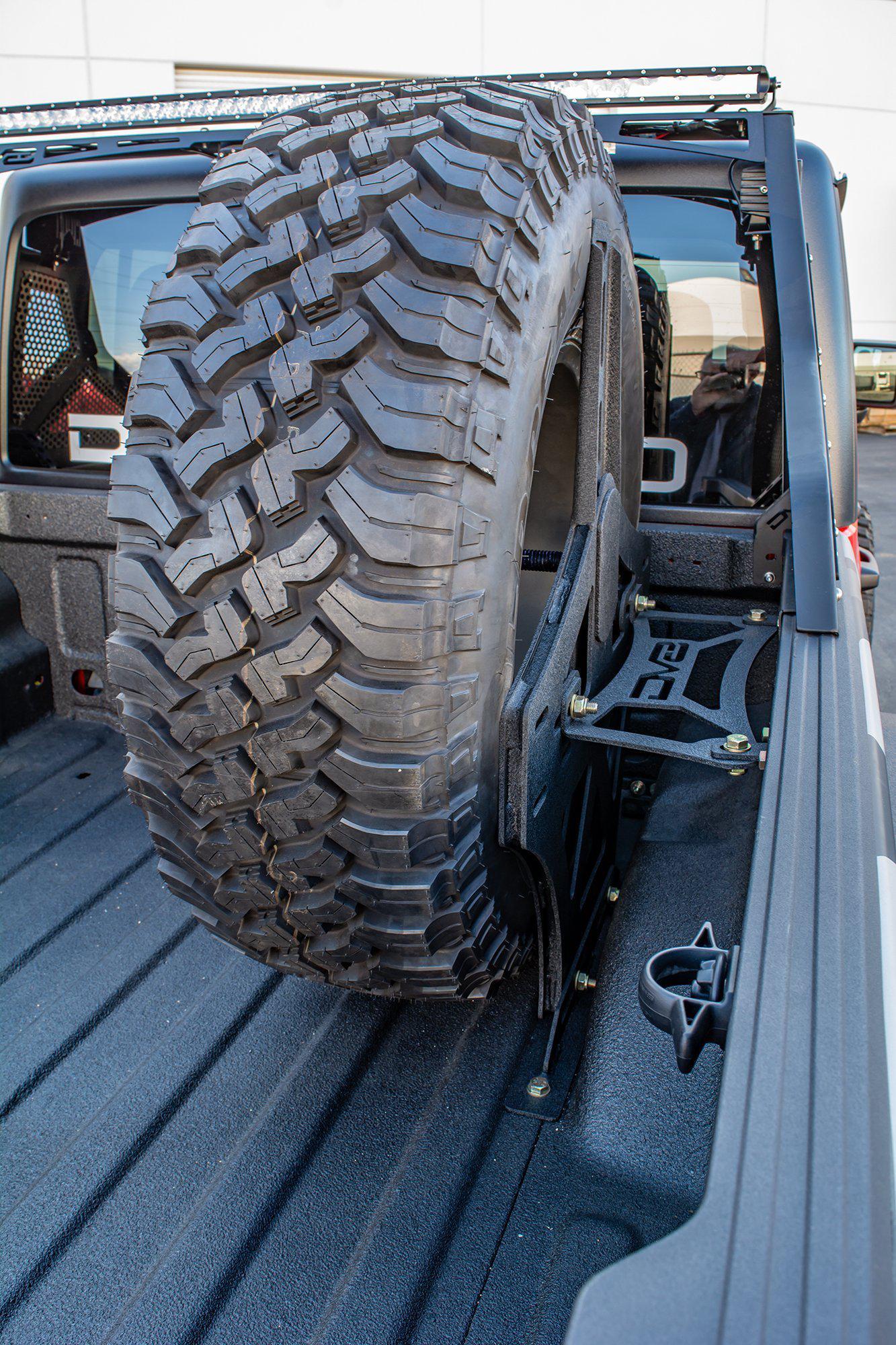2020-21-jeep-gladiator-jt-stand-up-spare-tire-mount-dv8-offroad-tcgl-02-7 - NVMOS
