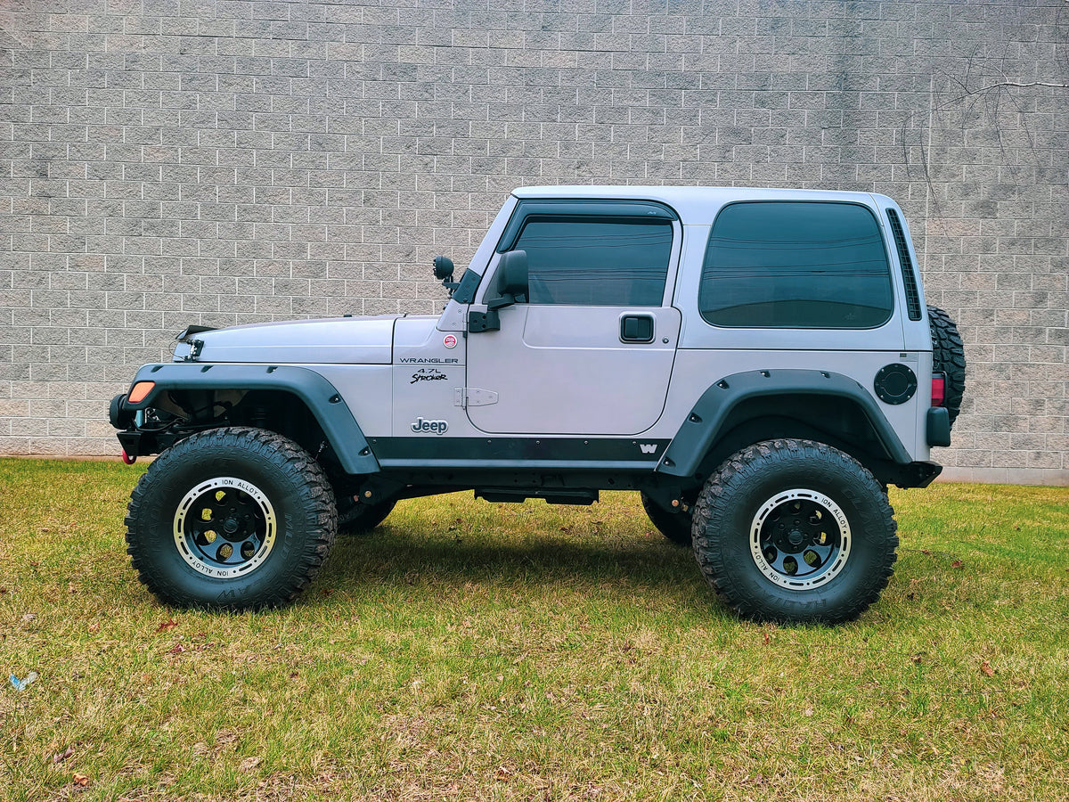Clayton Off Road Overland+ 4.0-inch short arm lift kit for 2004-2006 Jeep Wrangler LJ