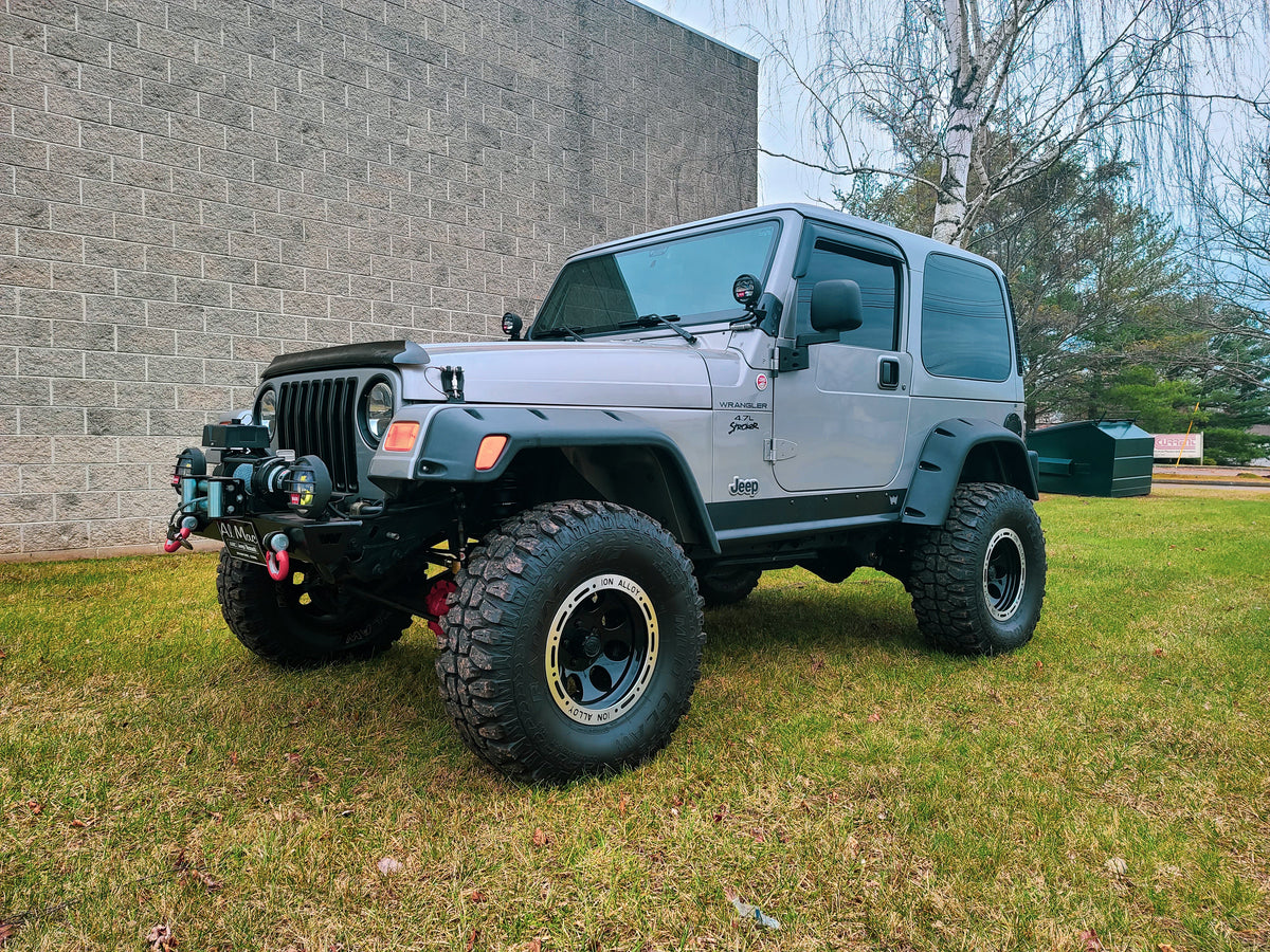 Clayton Off Road Overland+ 4.0-inch short arm lift kit for 2004-2006 Jeep Wrangler LJ