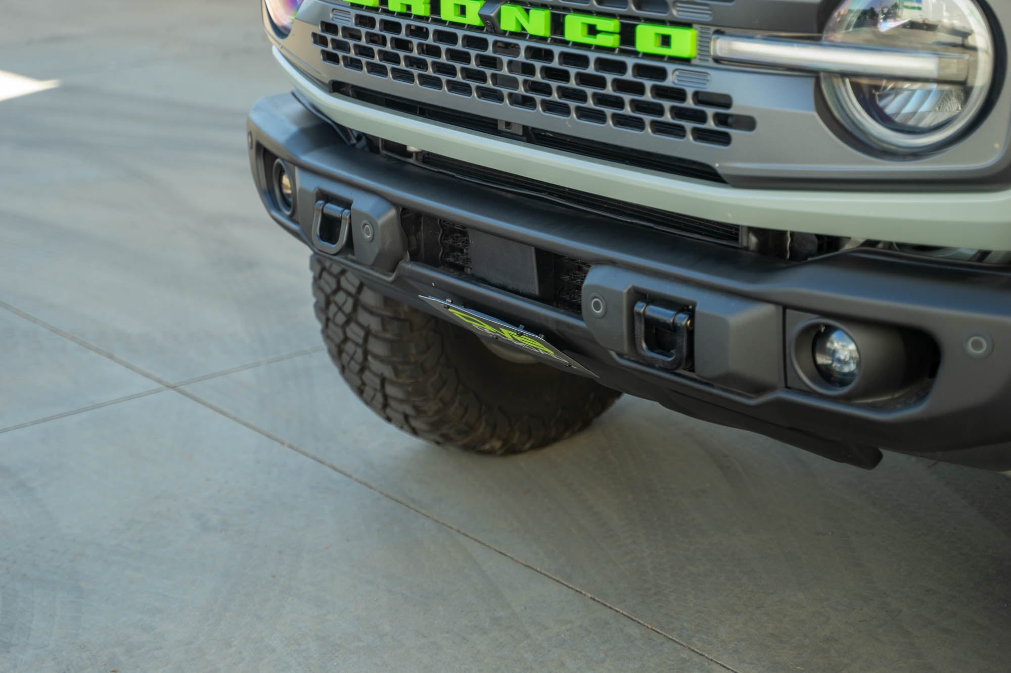 2021-2023-Ford-Bronco-Capable-Bumper-Slanted-Front-License-Plate-Mount_installed_6 - NVMOS