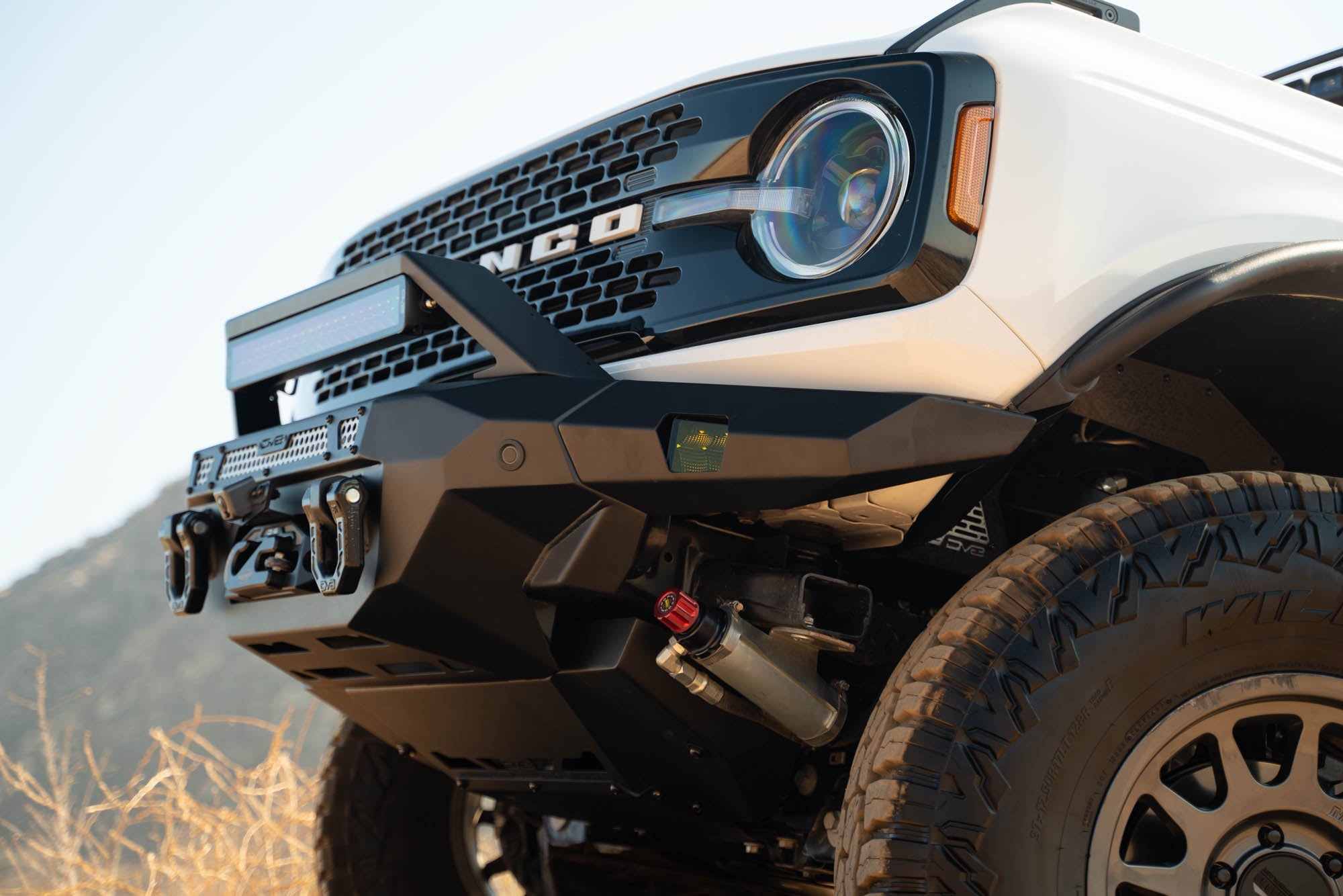 2021-2024-ford-bronco-made-to-overland-front-bumper-Installed-1_a7231ea0-7d95-497b-98a7-5310167702d1 - NVMOS