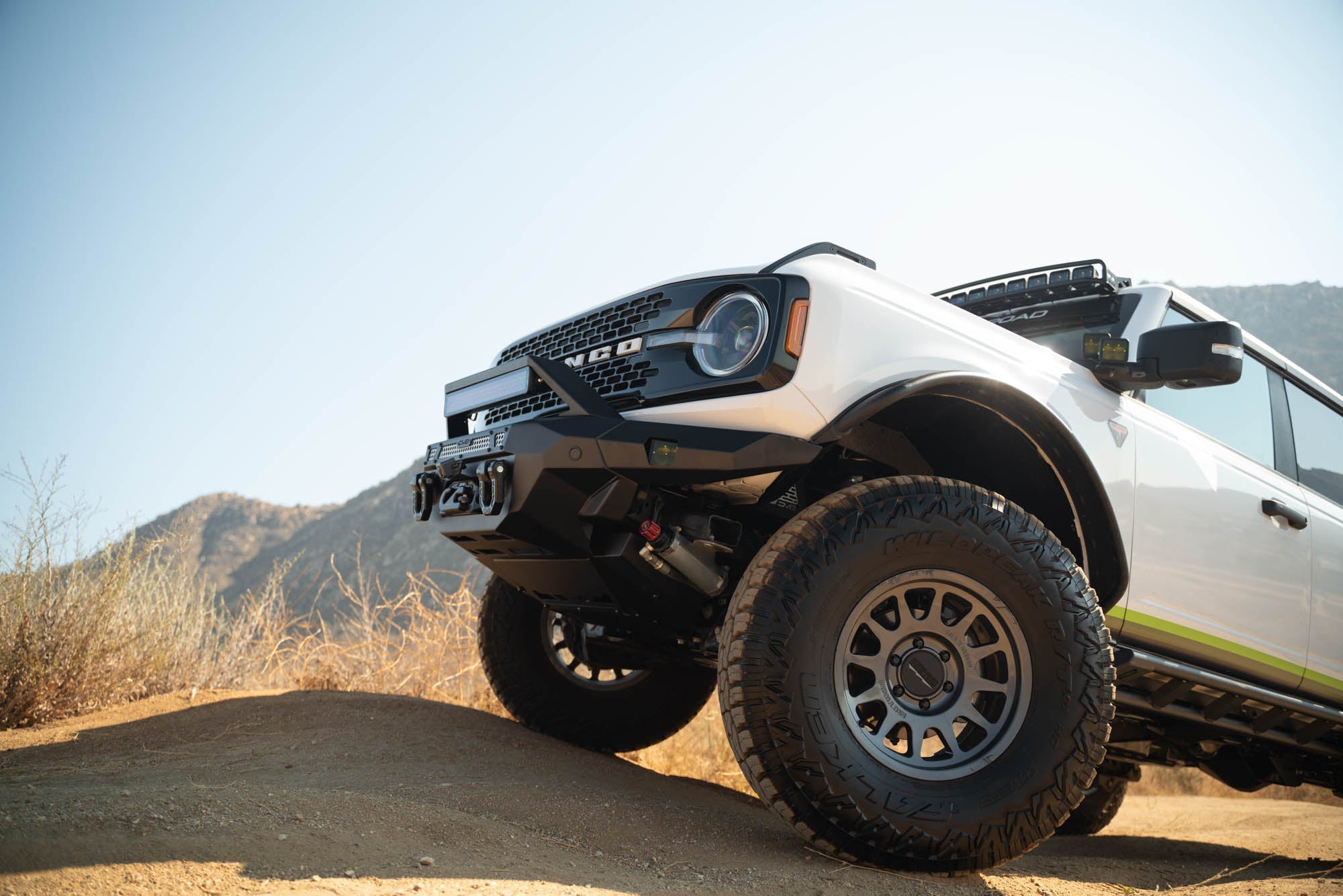 2021-2024-ford-bronco-made-to-overland-front-bumper-Installed-4_23af7ee2-69d4-4eeb-b727-2659ce88cb3a - NVMOS