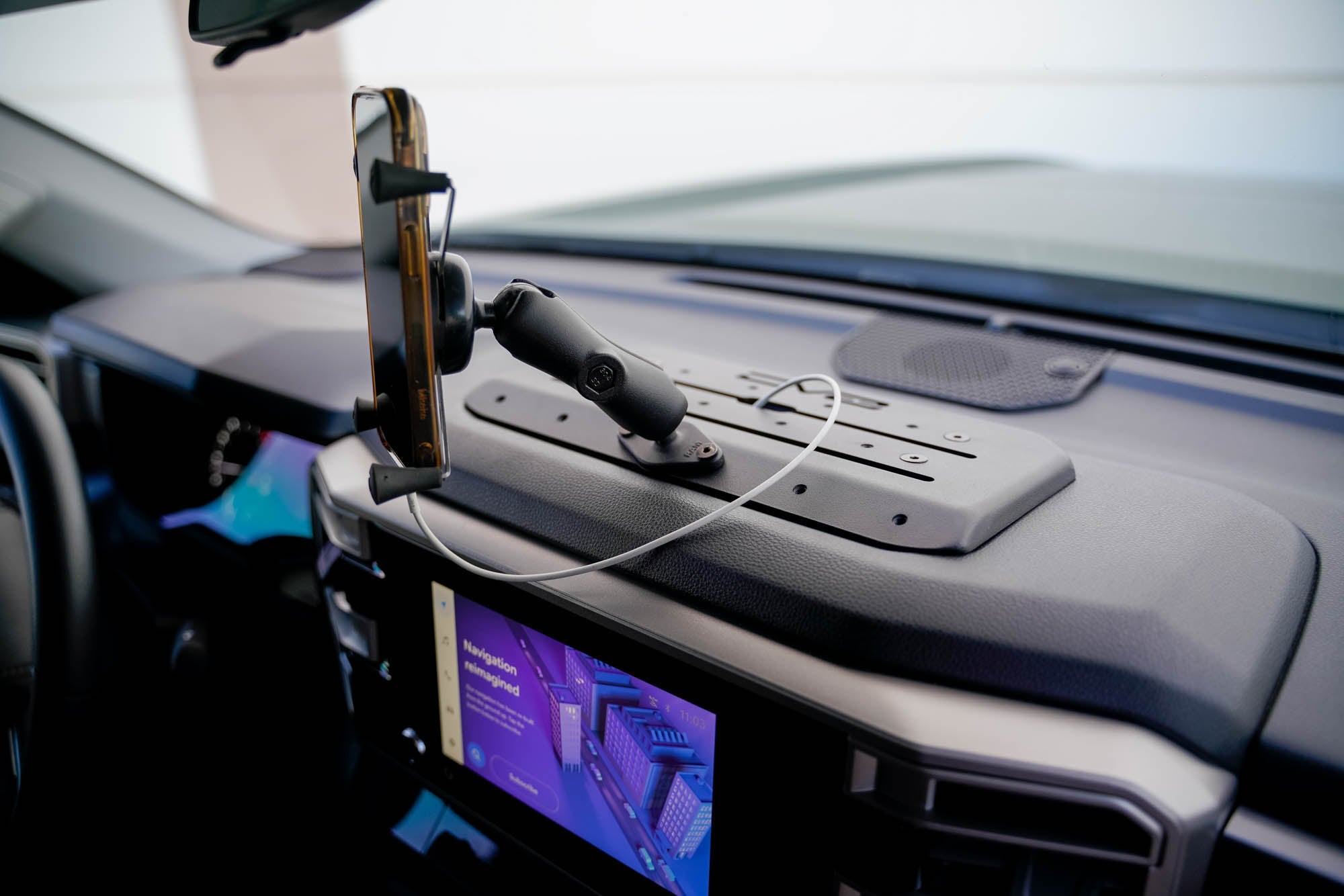 2022-2023-Toyota-Tundra-Digital-Device-Dash-Mount_Installed-04 - NVMOS