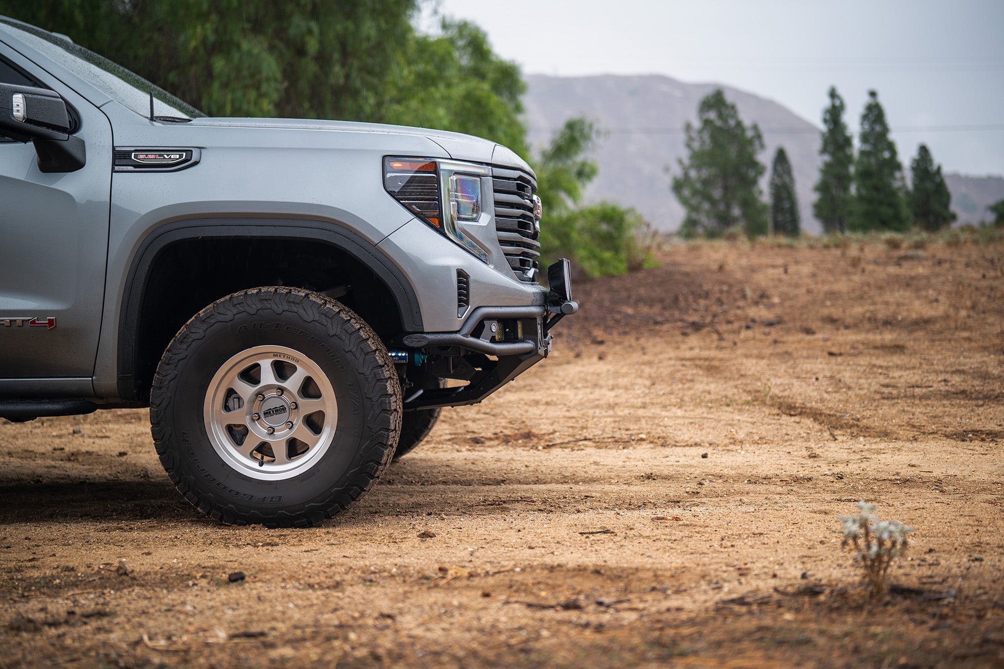 2022-up-GMC-Sierra-1500-Tube-Front-Bumper-installed-11 - NVMOS