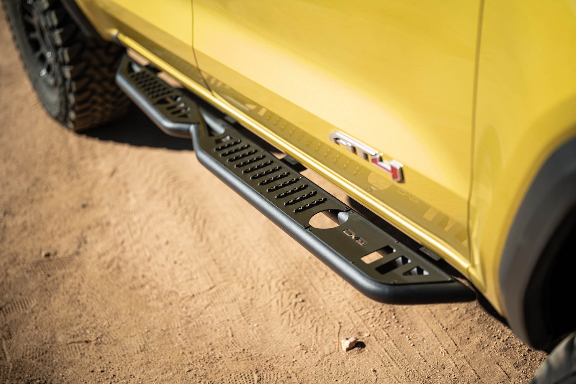 2023-2024-Chevy-Colorado-_-GMC-Canyon-OE-Plus-Side-Steps-Installed-4 - NVMOS