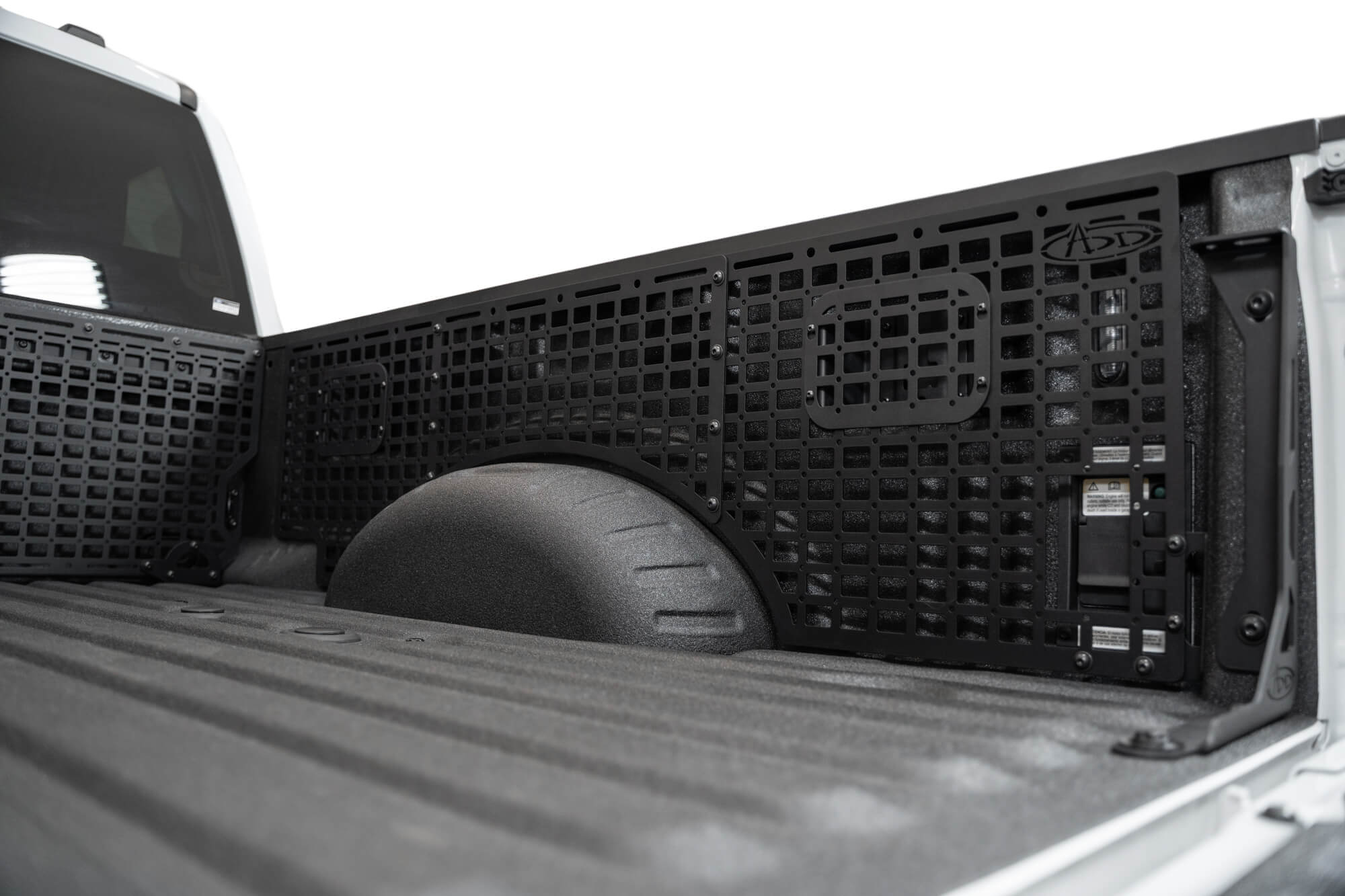 2023-Ford-F-250-350-Super-Duty-Bed-Side-Molle-Panel-Passenger_Installed_08 - NVMOS