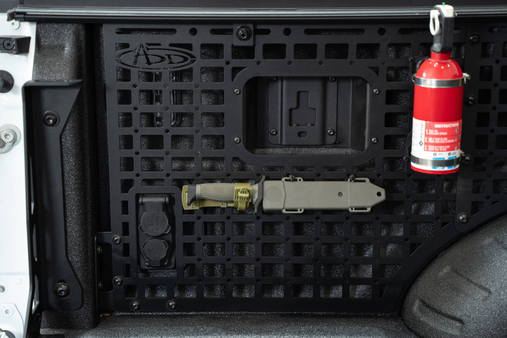 2023-Ford-F-250-350-Super-Duty-Bed-Side-Molle-Panel-driver_Installed_02 - NVMOS