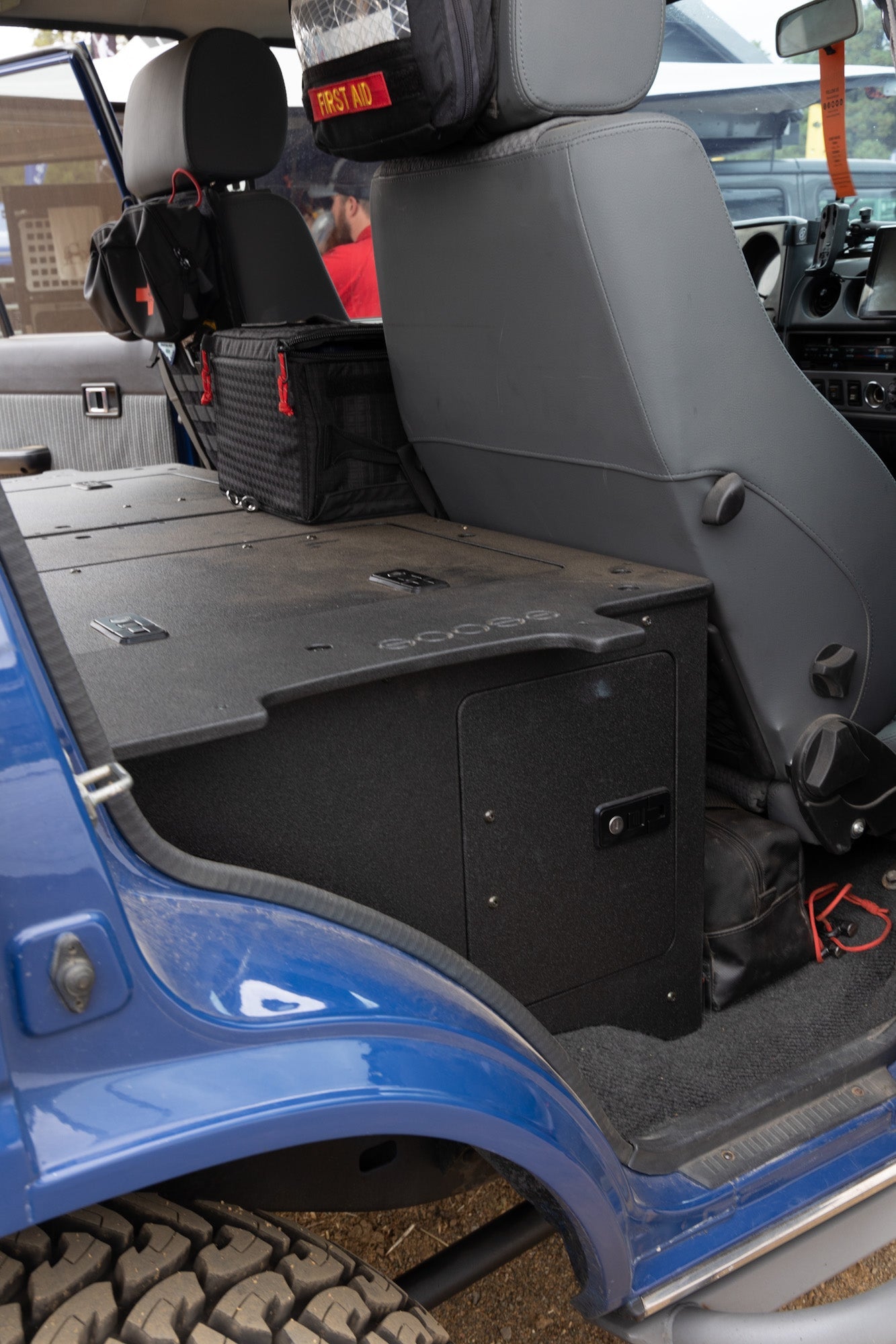 Toyota Land Cruiser 1980-1989 Serie 60 - Sistema de placa de eliminación de asientos de la segunda fila - Altura del módulo