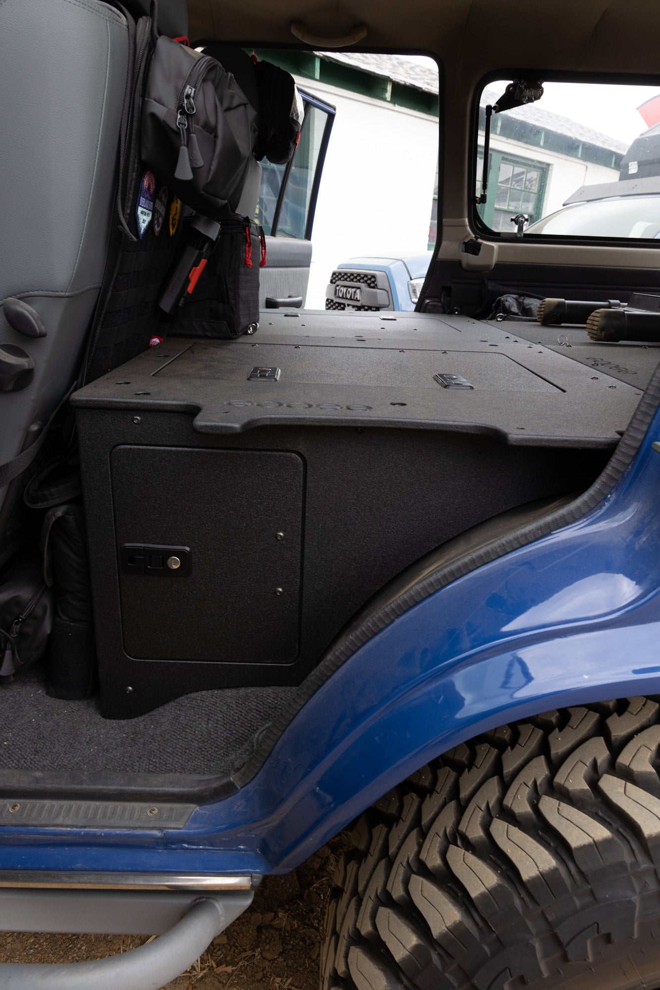 Toyota Land Cruiser 1980-1989 Serie 60 - Sistema de placa de eliminación de asientos de la segunda fila - Altura del módulo