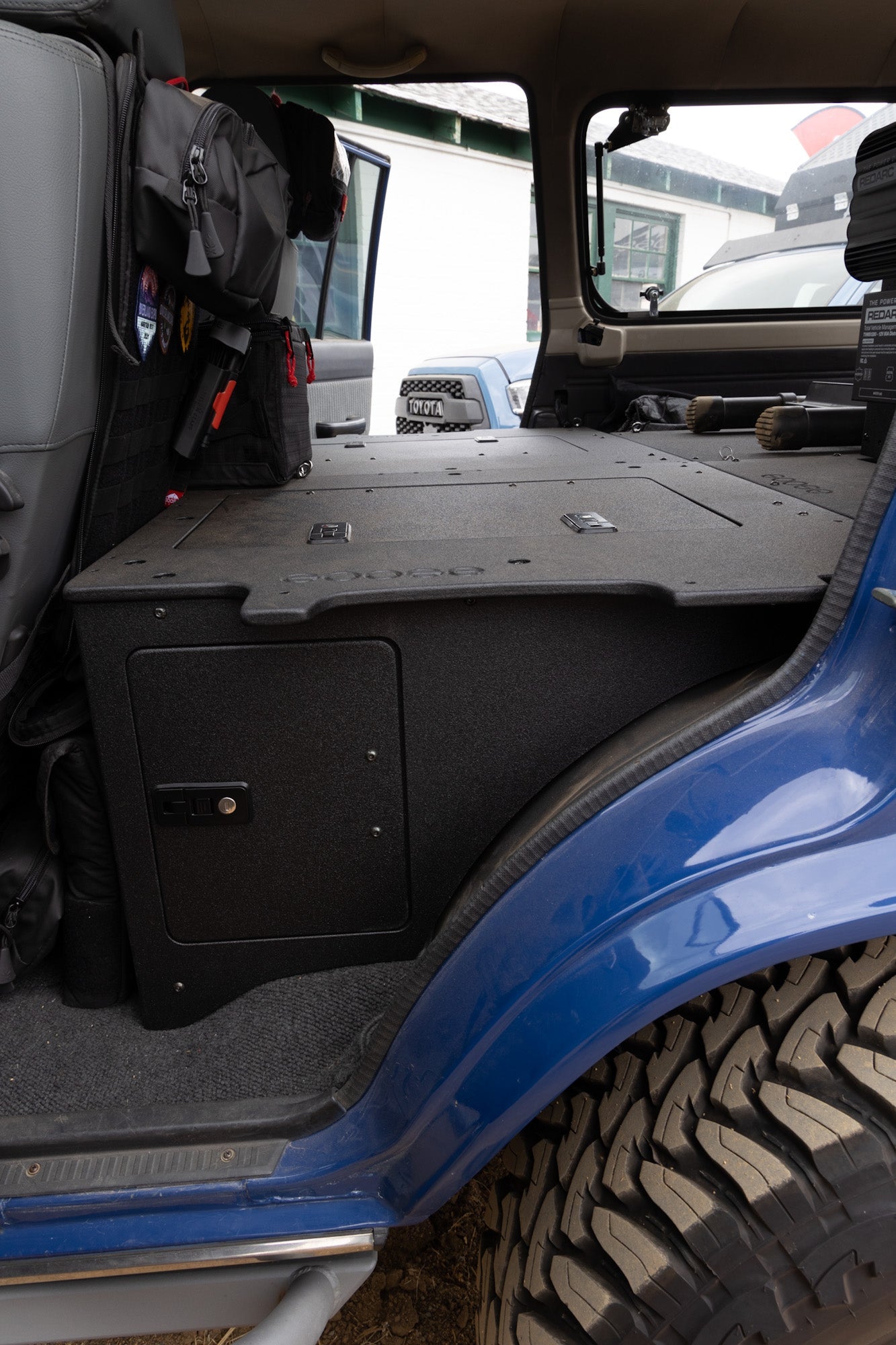 Toyota Land Cruiser 1980-1989 Serie 60 - Sistema de placa de eliminación de asientos de la segunda fila - Altura del módulo