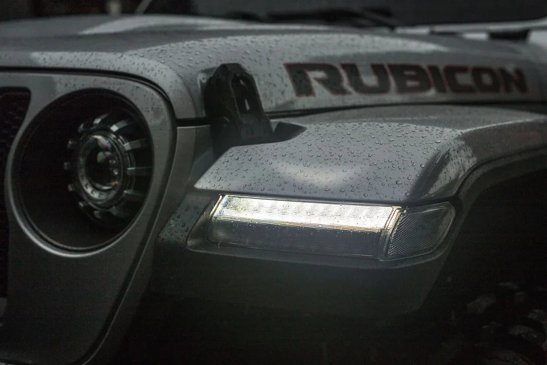 LED side marker light on Jeep Wrangler JL Rubicon front fender in the rain