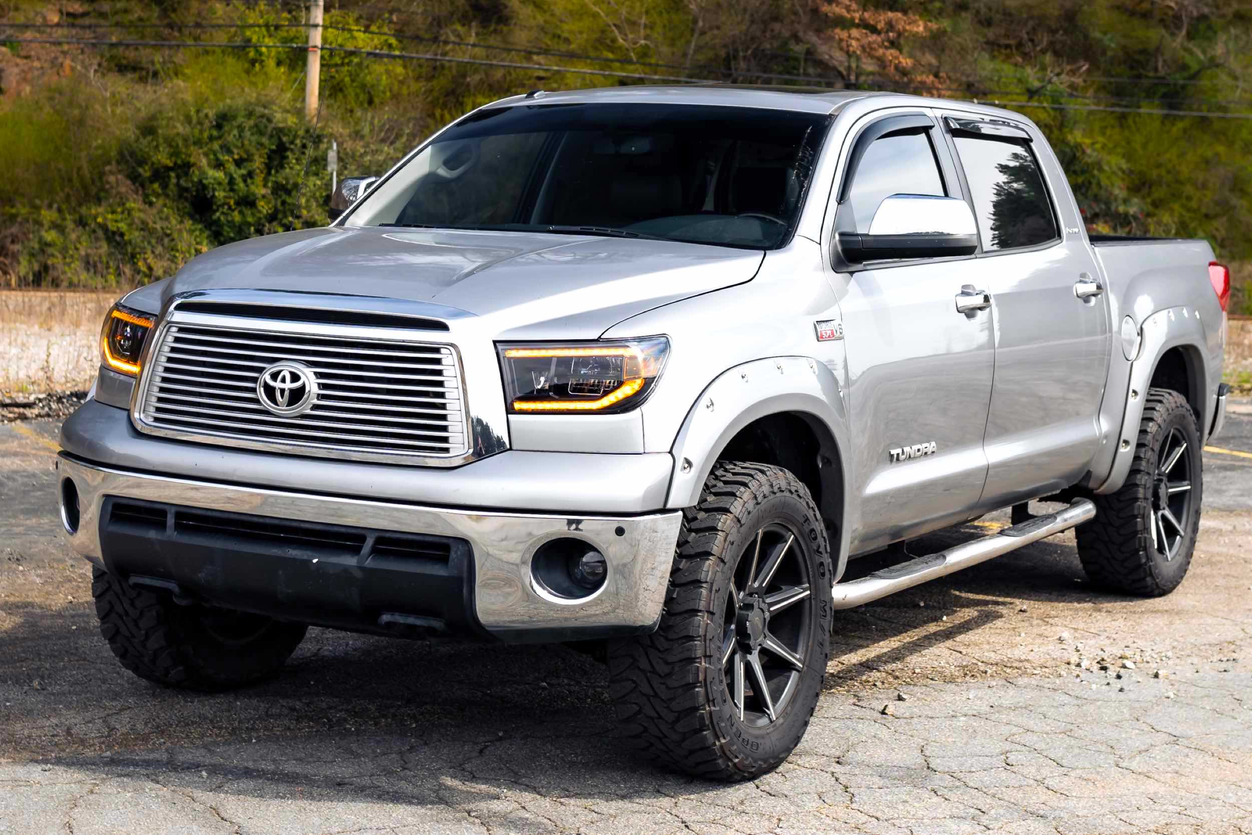 Morimoto 丰田 Tundra (07-13) XB LED 大灯 (琥珀色 DRL)