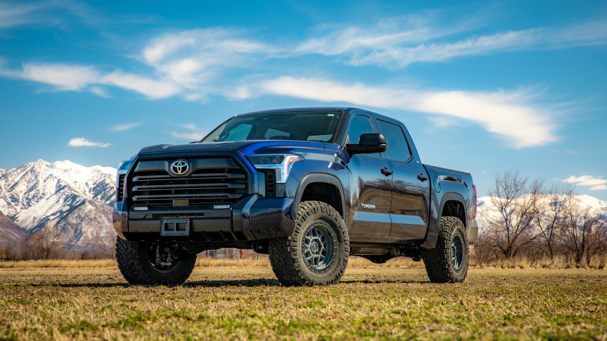 ReadyLIFT 3" SST3.3 Suspension System With Falcon 3.3 Struts/Shocks - Toyota Tundra 2022-2026