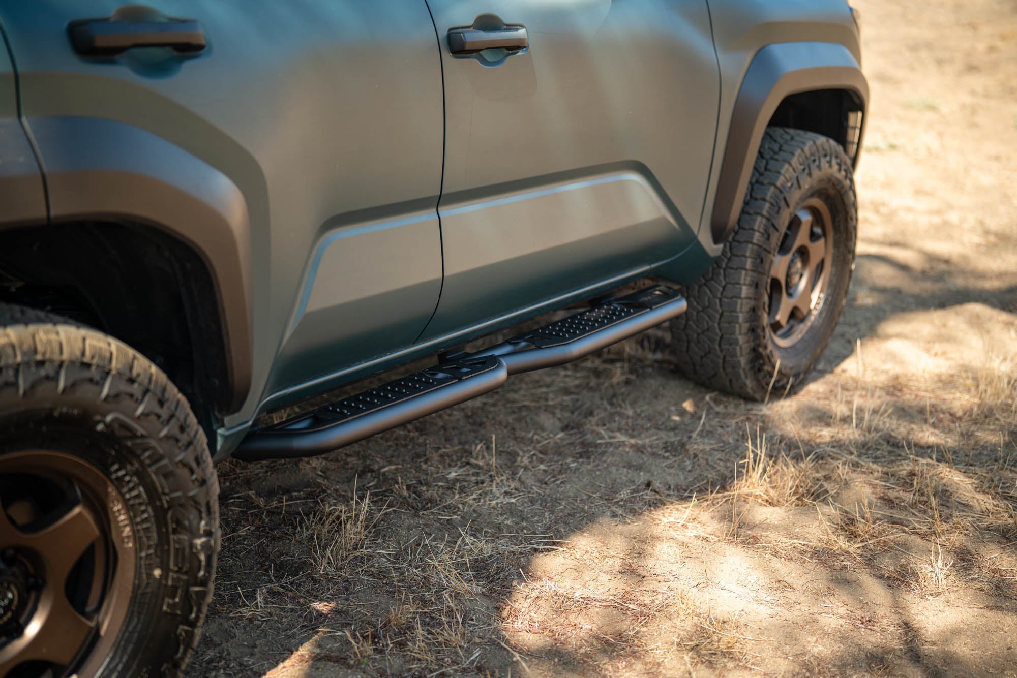 6th-gen-Toyota-4Runner-OE-Plus-Side-Steps-Installed-4 - NVMOS