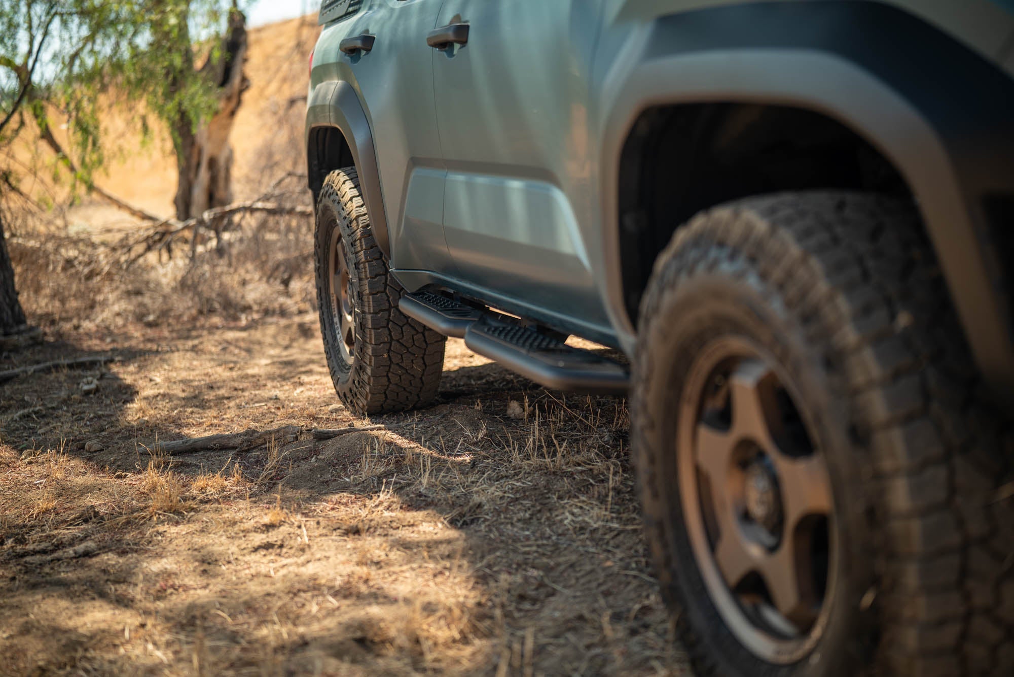 6th-gen-Toyota-4Runner-OE-Plus-Side-Steps-Installed-7 - NVMOS