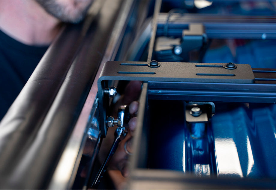 920x636_AwningMount_0000s_0003_DSC04761 - NVMOS