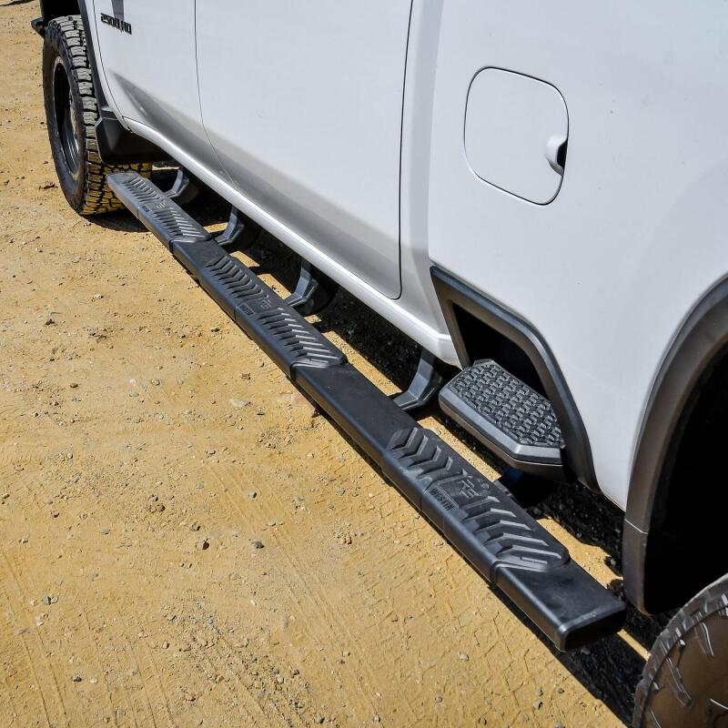 Westin R5 M-Series XD Wheel-to-Wheel Nerf Bars, Crew Cab, 6.5 ft. Bed, Textured Black, fits Chevy Silverado HD 2500/3500