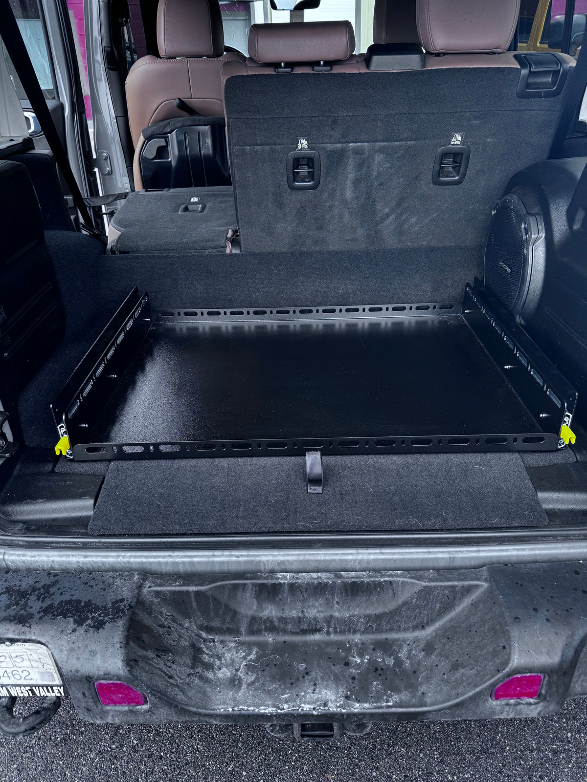 Diabolical Inc Slide Floor 2.0 for Jeep Wrangler JLU, tray detail
