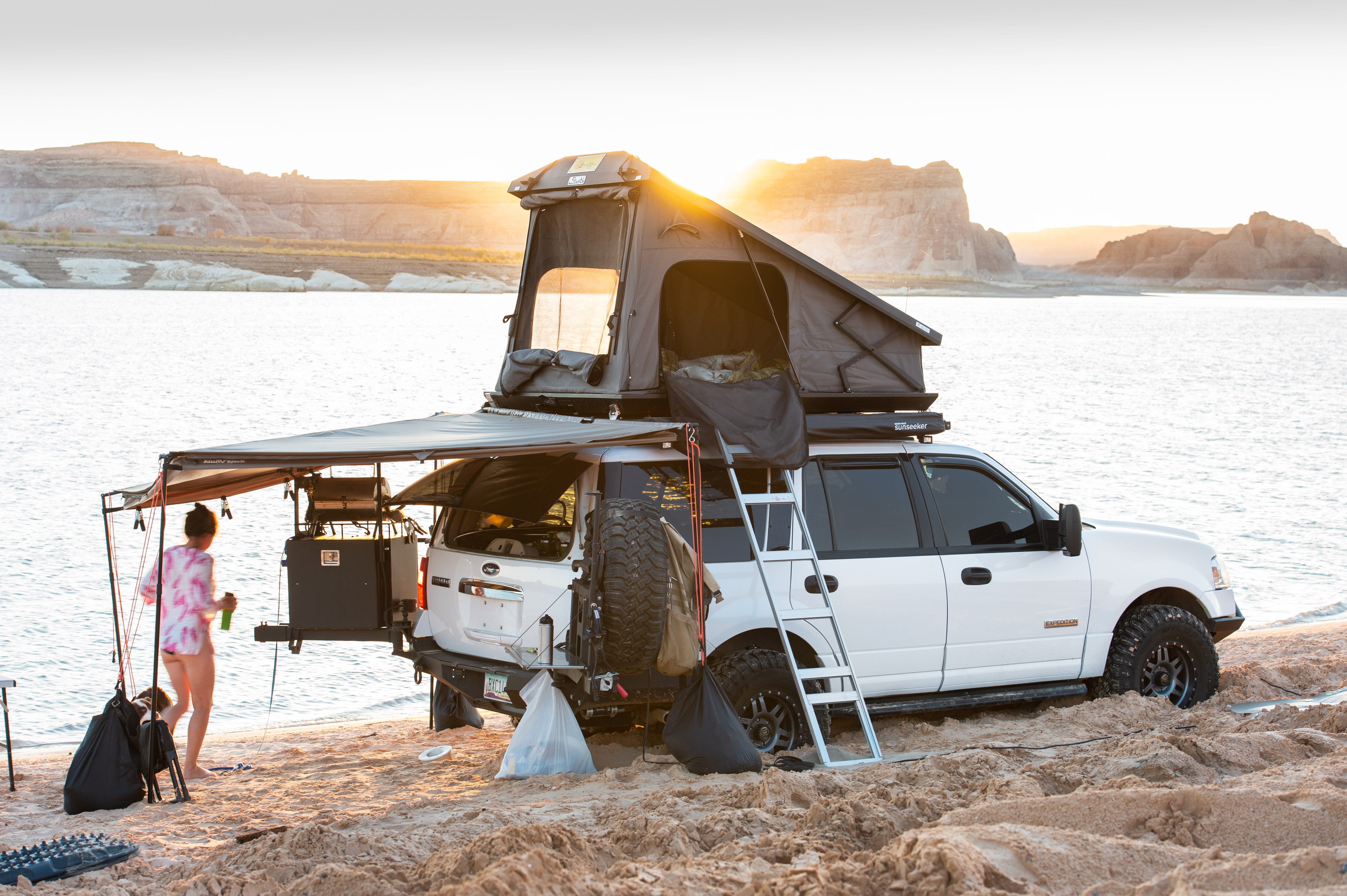 Aspen_on_beach_Kande_under_awning2 - NVMOS