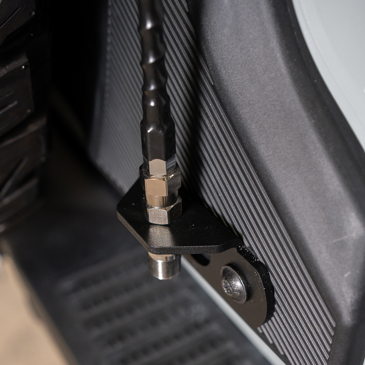 Bronco-Rear-Antenna-Mount-04 - NVMOS