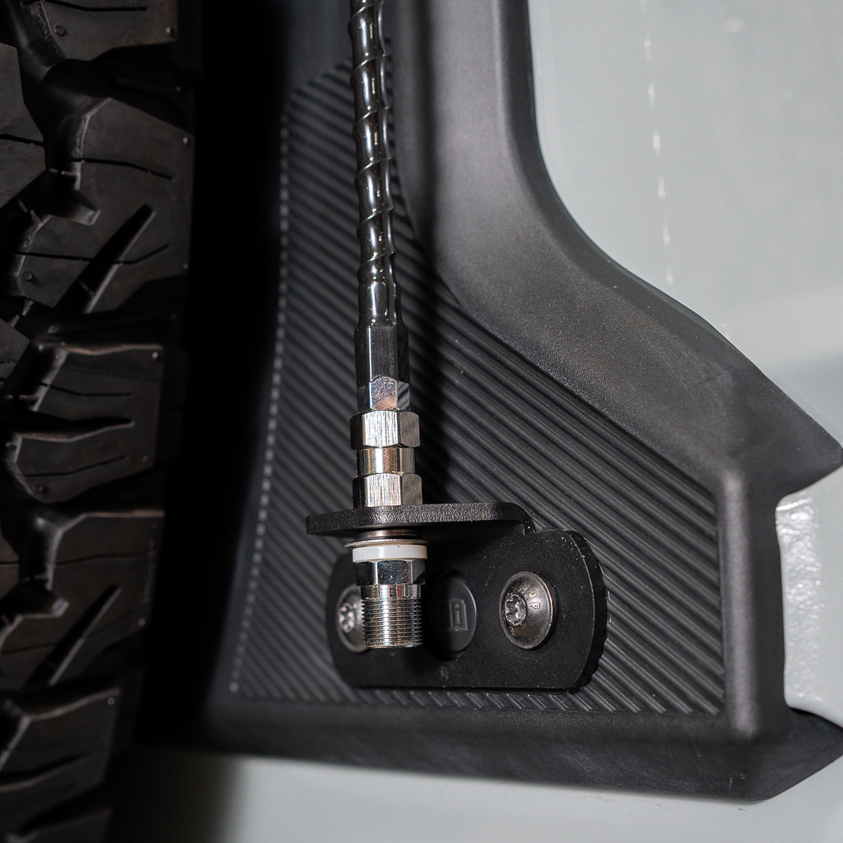 Bronco-Rear-Antenna-Mount-05 - NVMOS
