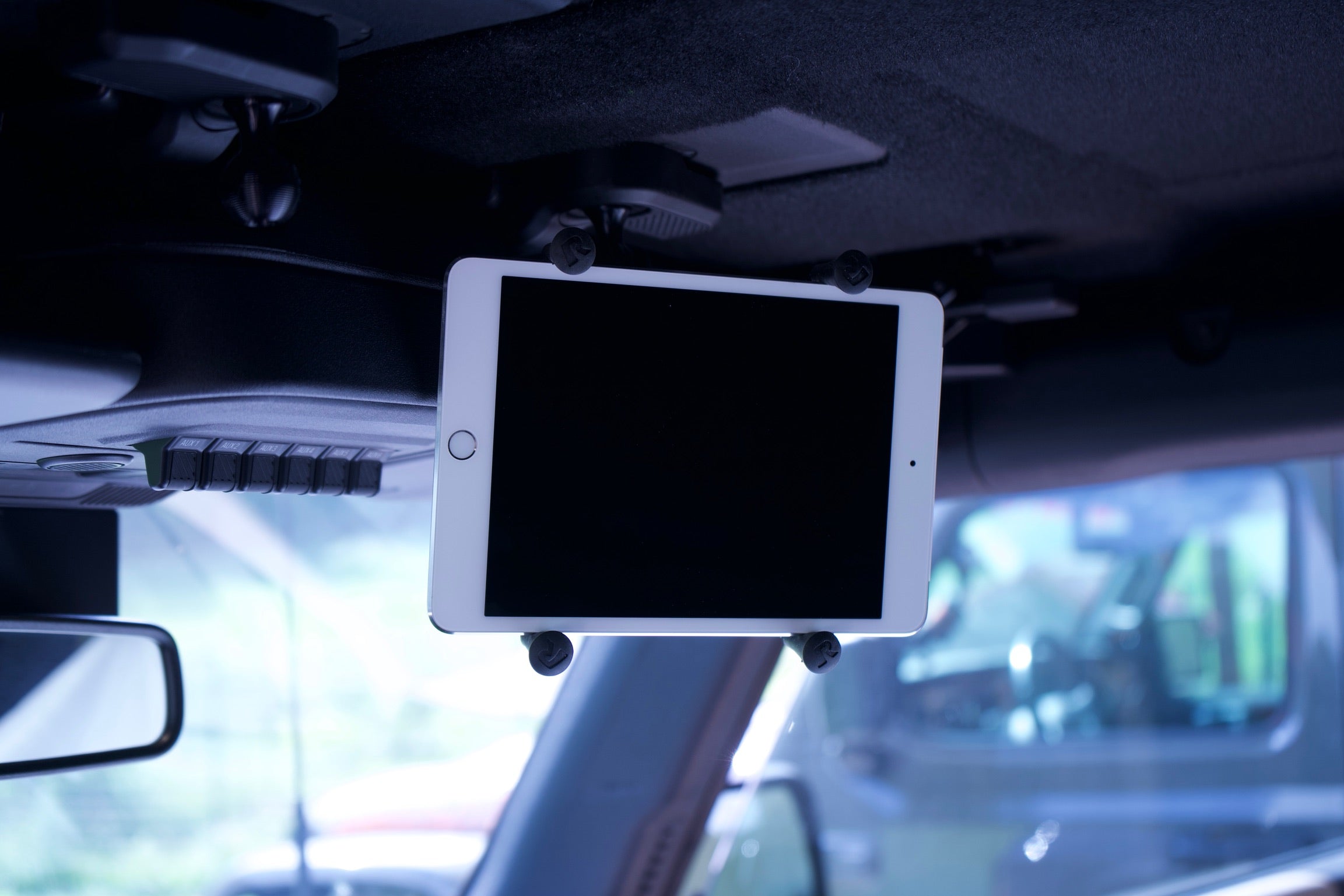 Bronco_1_Freedom_Panel_Ball_Mount_with_Tablet_Mount_Close_Up - NVMOS