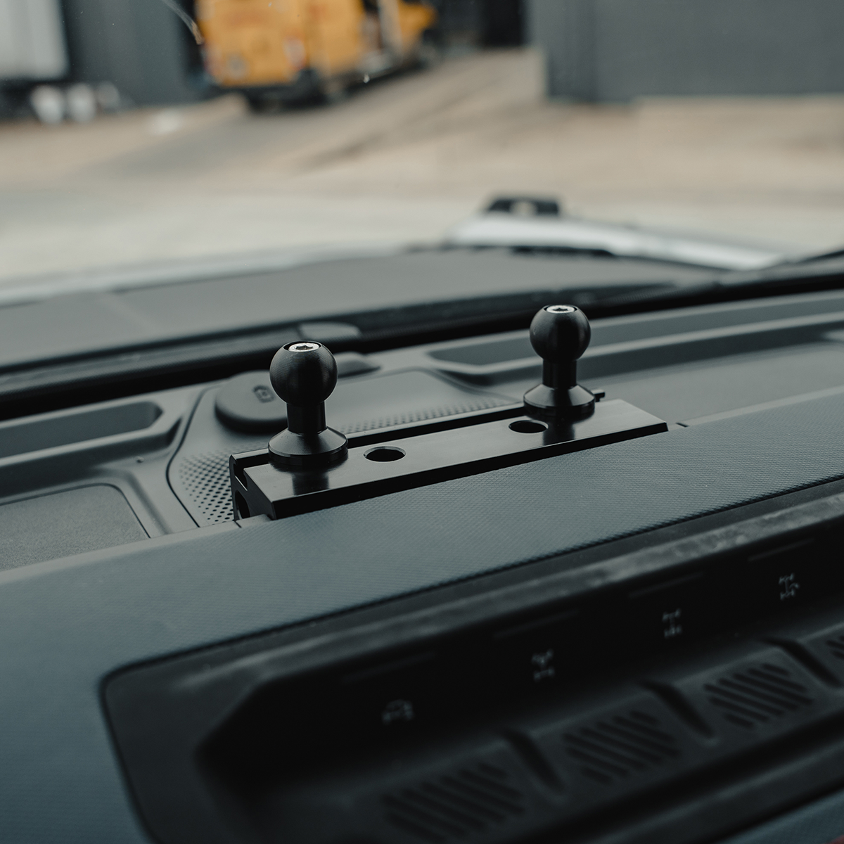 CR-_0001_Bronco-Dash-Mount-02 - NVMOS