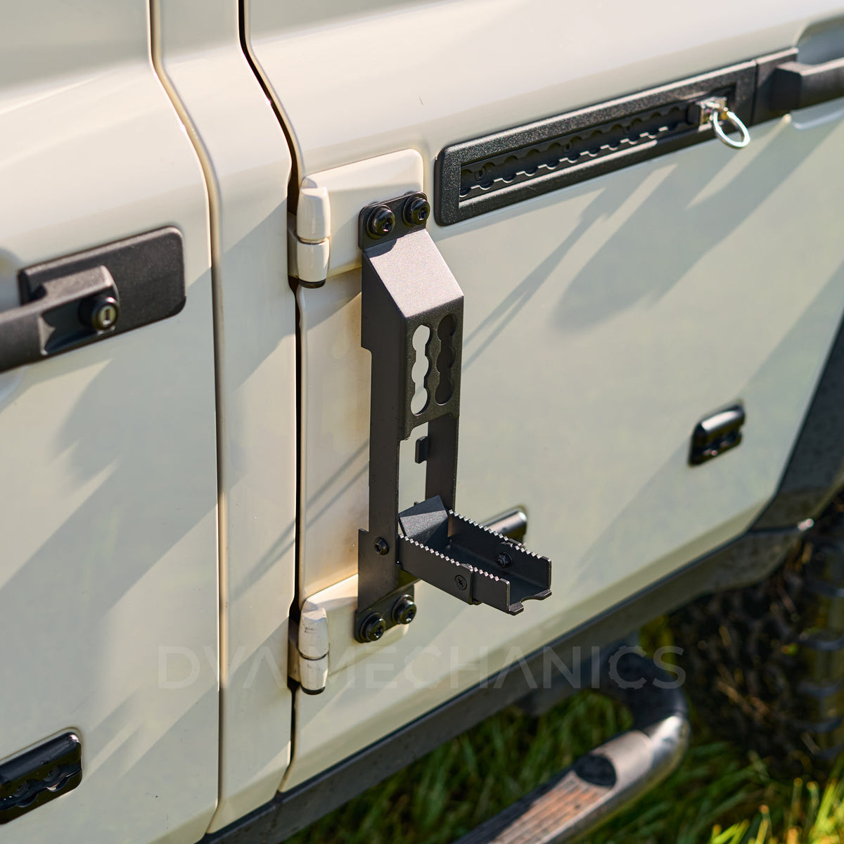 DVA SideStep Gen 2 spring-lock hinge