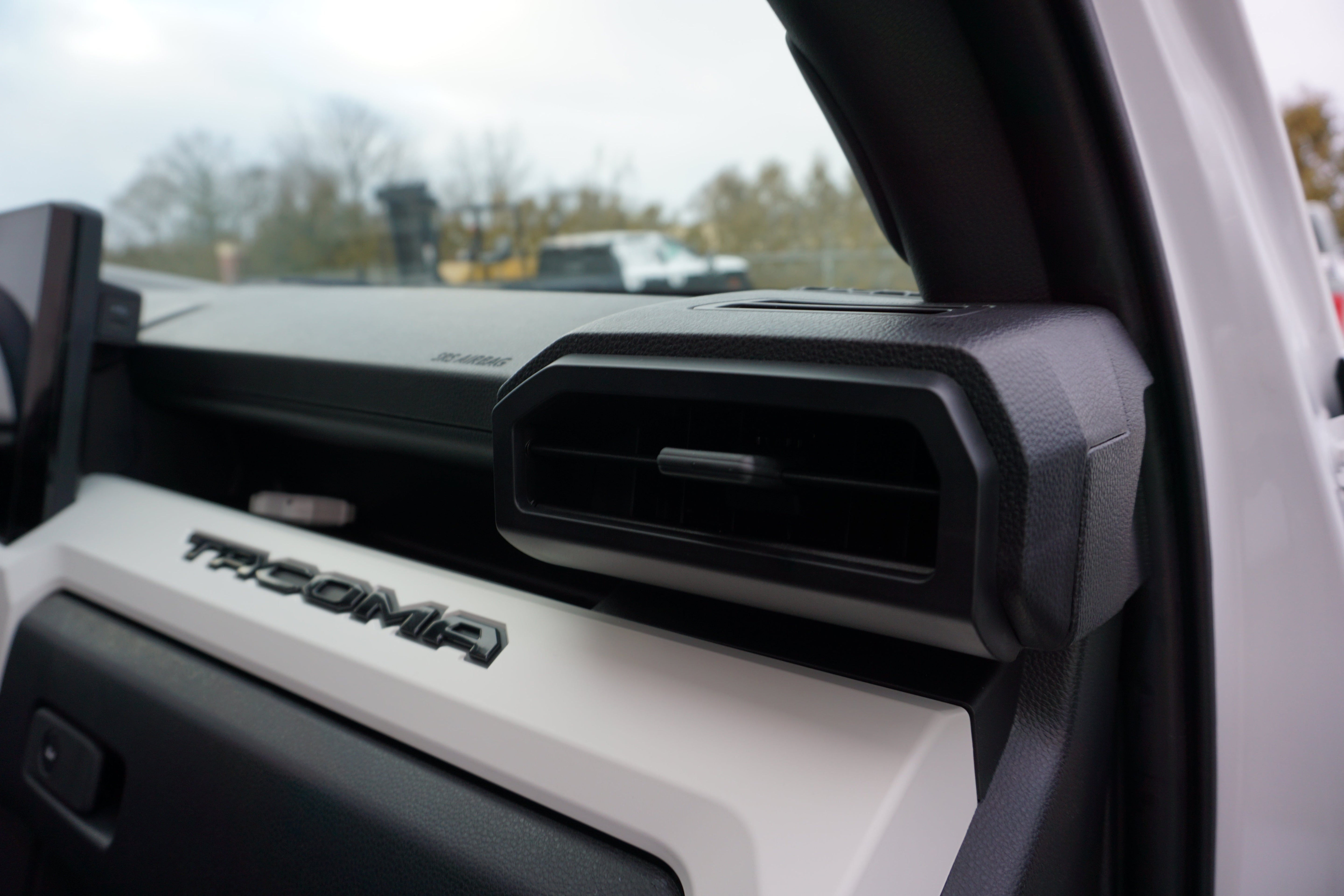 VENT TRIM (2024+ TACOMA / 2025+ 4RUNNER) - BLACK