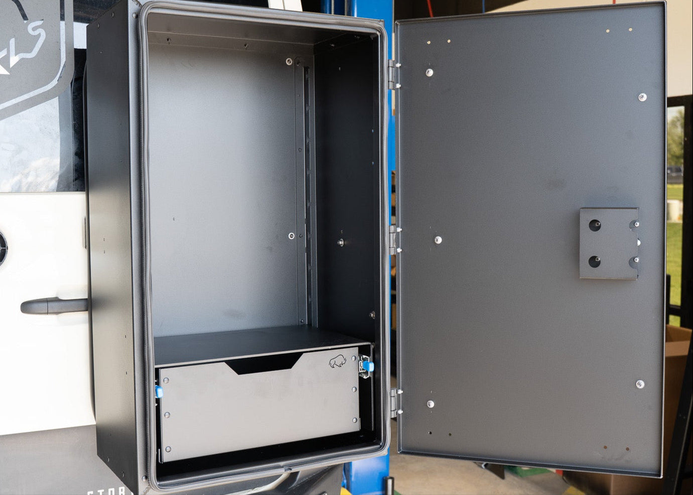 ROAMBUILT Trail Box with Optional Drawers